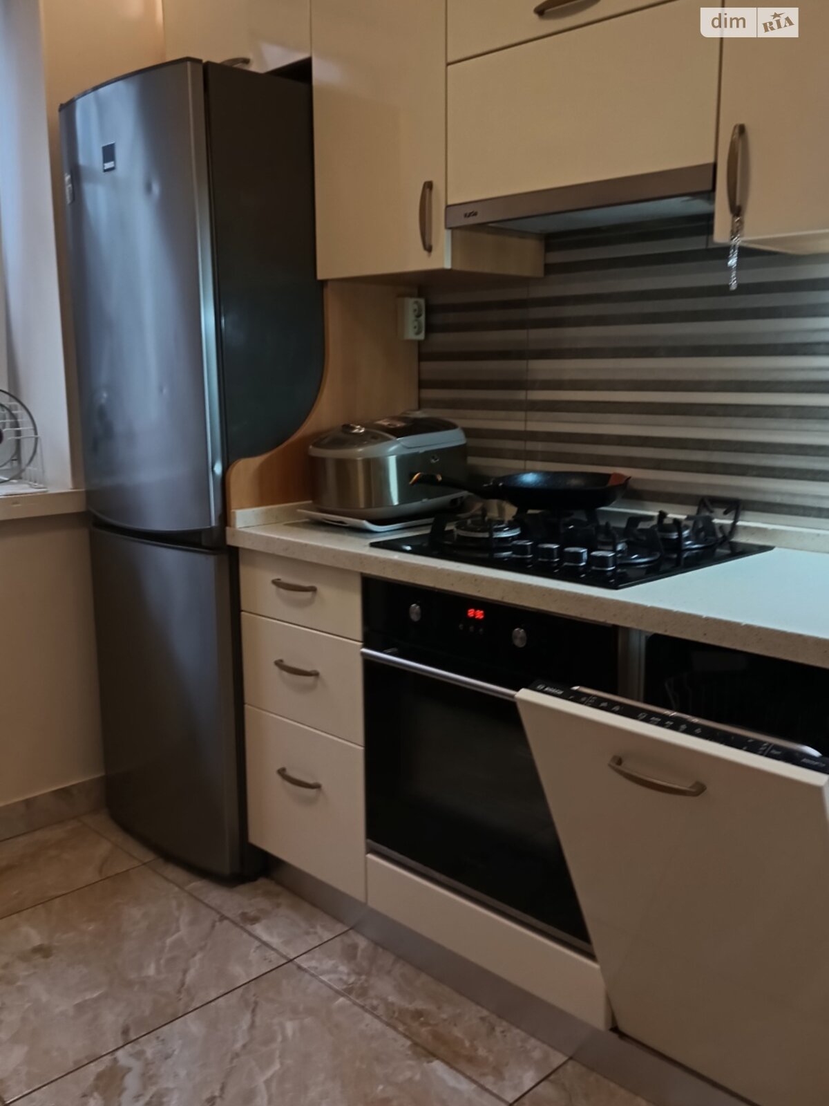 двокімнатна квартира в Одесі, район Приморський, на пров. Світлий 8 в довготривалу оренду помісячно фото 1