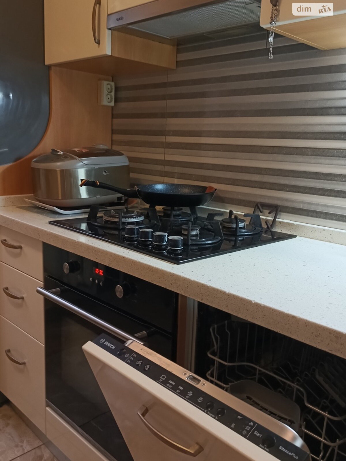 двокімнатна квартира в Одесі, район Приморський, на пров. Світлий 8 в довготривалу оренду помісячно фото 1