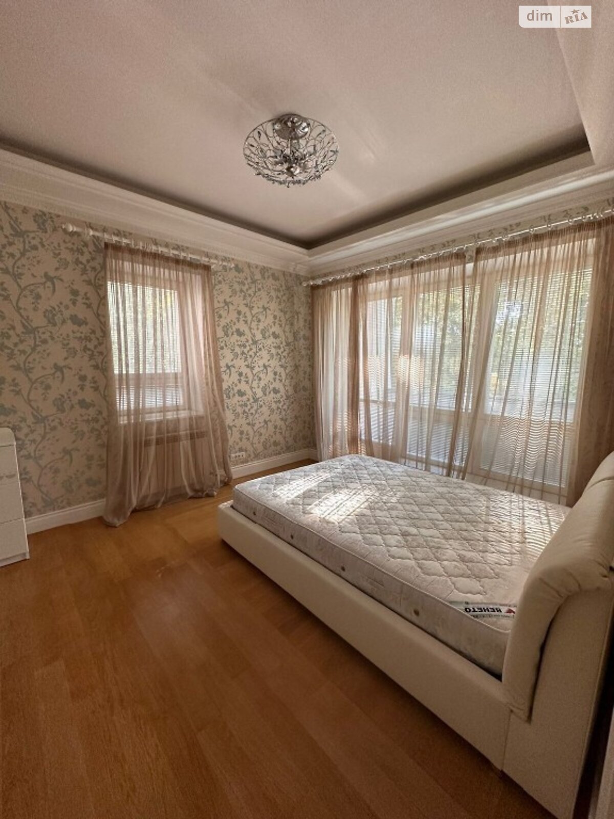 трехкомнатная квартира с мебелью в Одессе, район Приморский, на ул. Успенская 2 в аренду на долгий срок помесячно фото 1