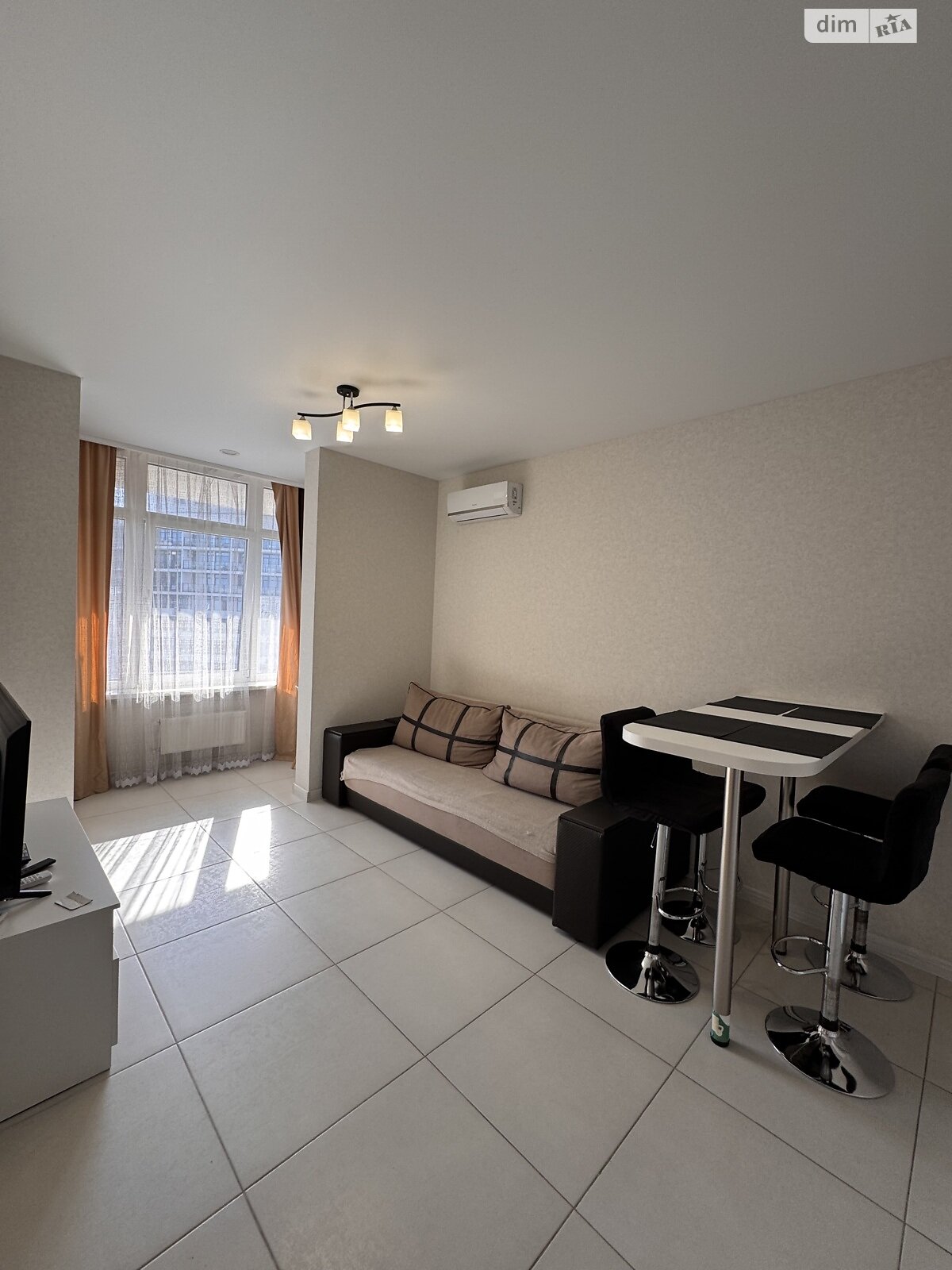 однокомнатная квартира в Одессе, район Приморский, на ул. Валерия Самофалова 16А/6 в аренду на долгий срок помесячно фото 1