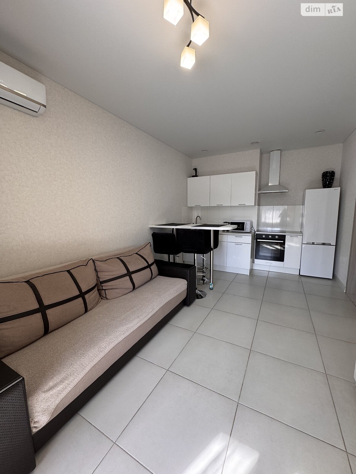 однокомнатная квартира в Одессе, район Приморский, на ул. Валерия Самофалова 16А/6 в аренду на долгий срок помесячно фото 1