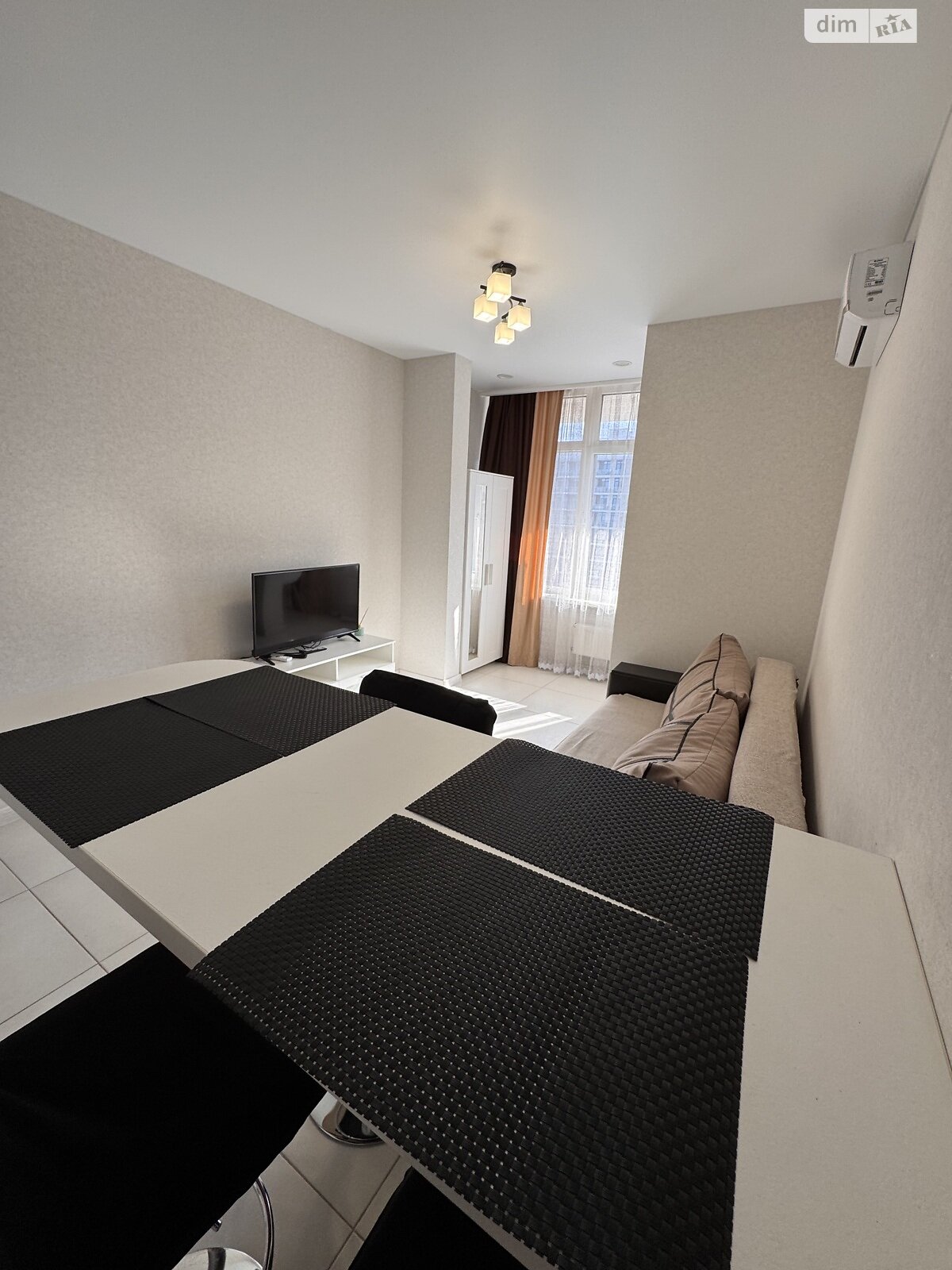 однокомнатная квартира в Одессе, район Приморский, на ул. Валерия Самофалова 16А/6 в аренду на долгий срок помесячно фото 1