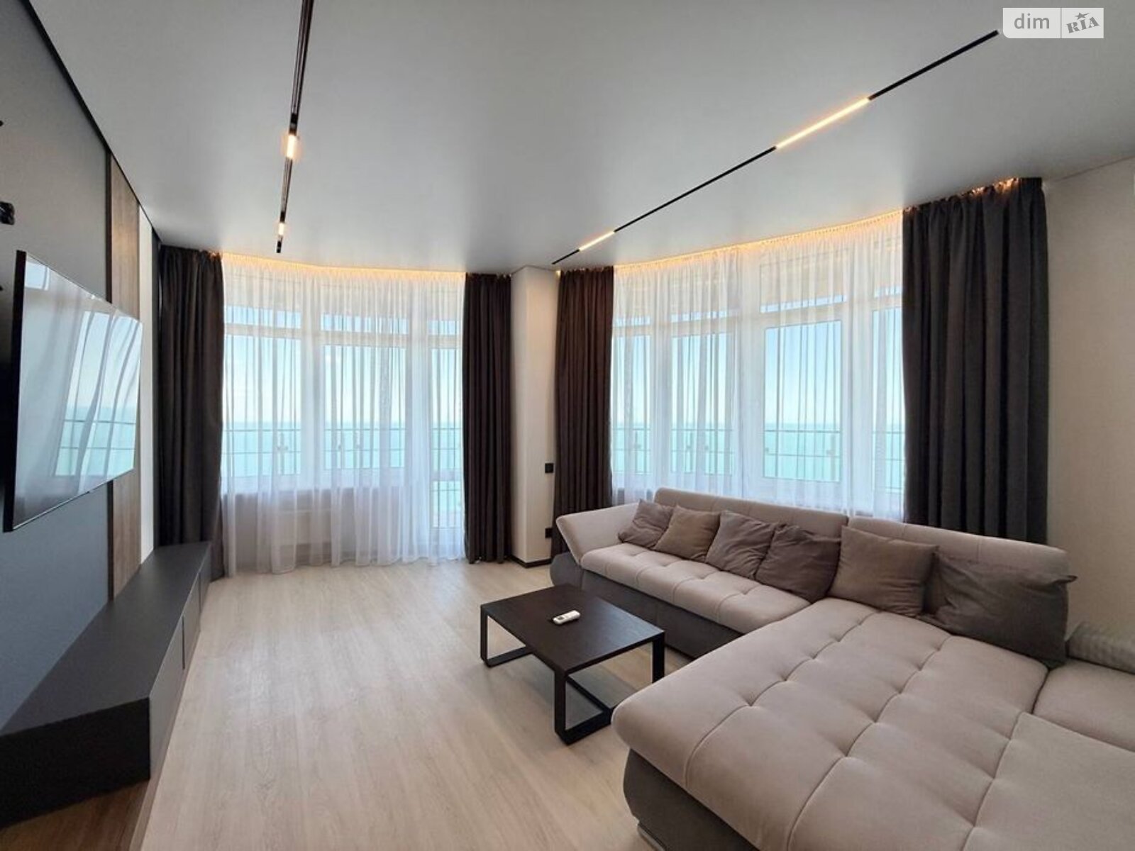 трикімнатна квартира в Одесі, район Приморський, на вул. Валерія Самофалова 16А/5 в довготривалу оренду помісячно фото 1