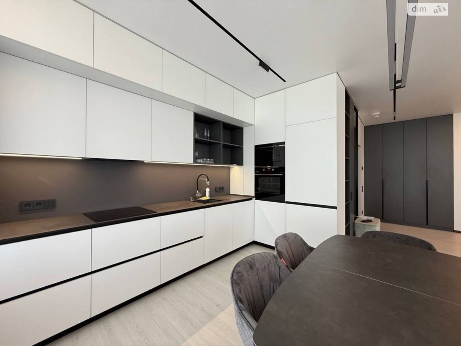 трикімнатна квартира в Одесі, район Приморський, на вул. Валерія Самофалова 16А/5 в довготривалу оренду помісячно фото 1