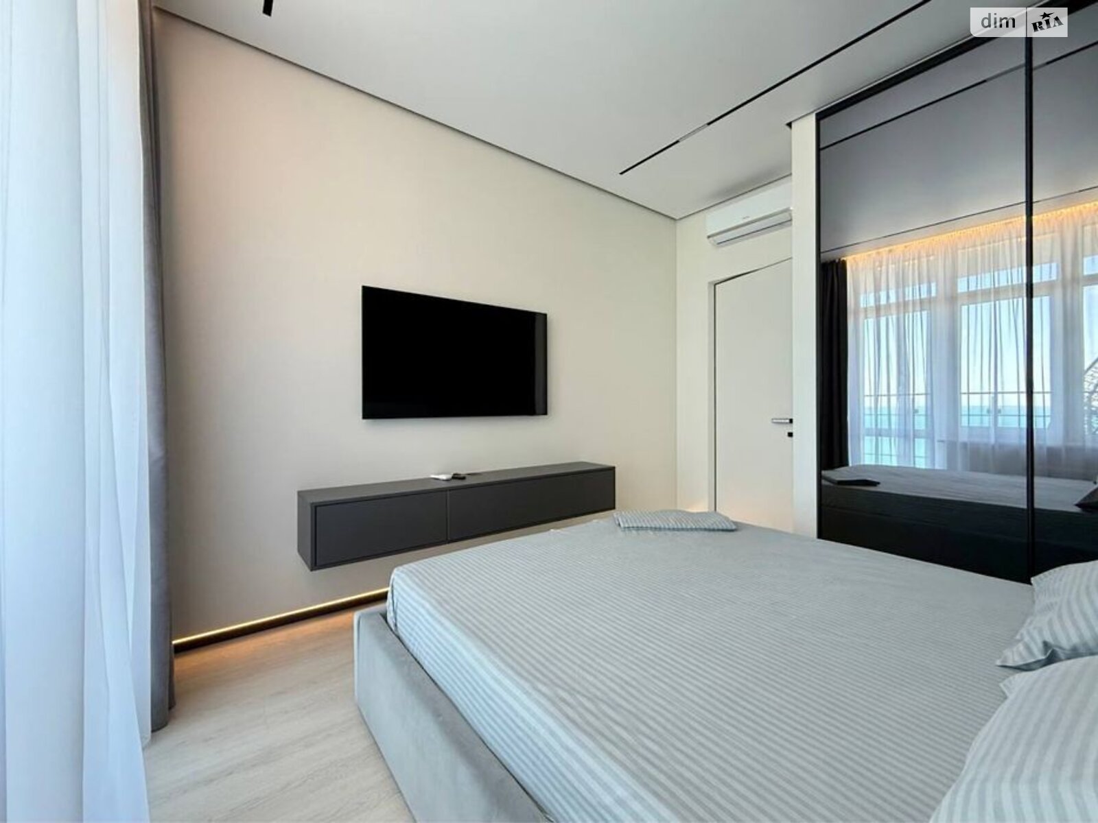 трикімнатна квартира в Одесі, район Приморський, на вул. Валерія Самофалова 16А/5 в довготривалу оренду помісячно фото 1