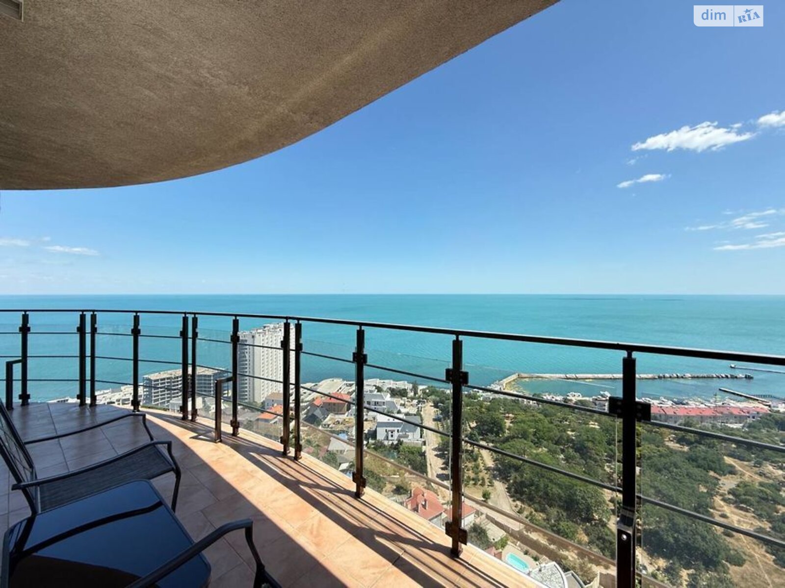 трикімнатна квартира в Одесі, район Приморський, на вул. Валерія Самофалова 16А/5 в довготривалу оренду помісячно фото 1