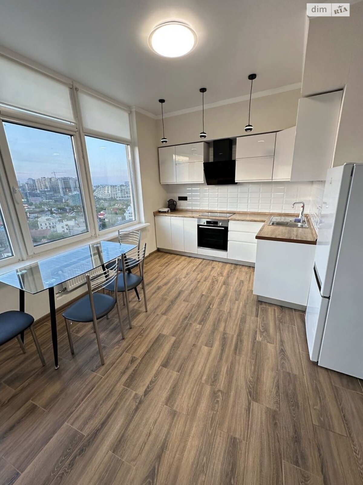 однокімнатна квартира в Одесі, район Приморський, на вул. Валерія Самофалова 16А/3 в довготривалу оренду помісячно фото 1 однокімнатна квартира в Одесі, район Приморський, на вул. Валерія Самофалова 16А/3 в довготривалу оренду помісячно фото 1