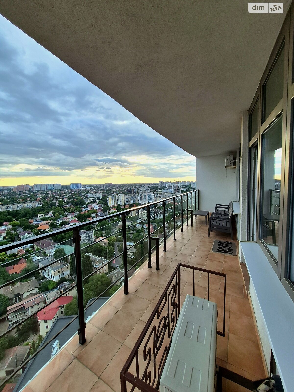 однокімнатна квартира з меблями в Одесі, район Приморський, на вул. Валерія Самофалова 16А/3, кв. 498 в довготривалу оренду помісячно фото 1 однокімнатна квартира з меблями в Одесі, район Приморський, на вул. Валерія Самофалова 16А/3, кв. 498 в довготривалу оренду помісячно фото 1