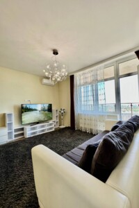 однокімнатна квартира з меблями в Одесі, район Приморський, на вул. Валерія Самофалова 16А/3, кв. 498 в довготривалу оренду помісячно фото 2