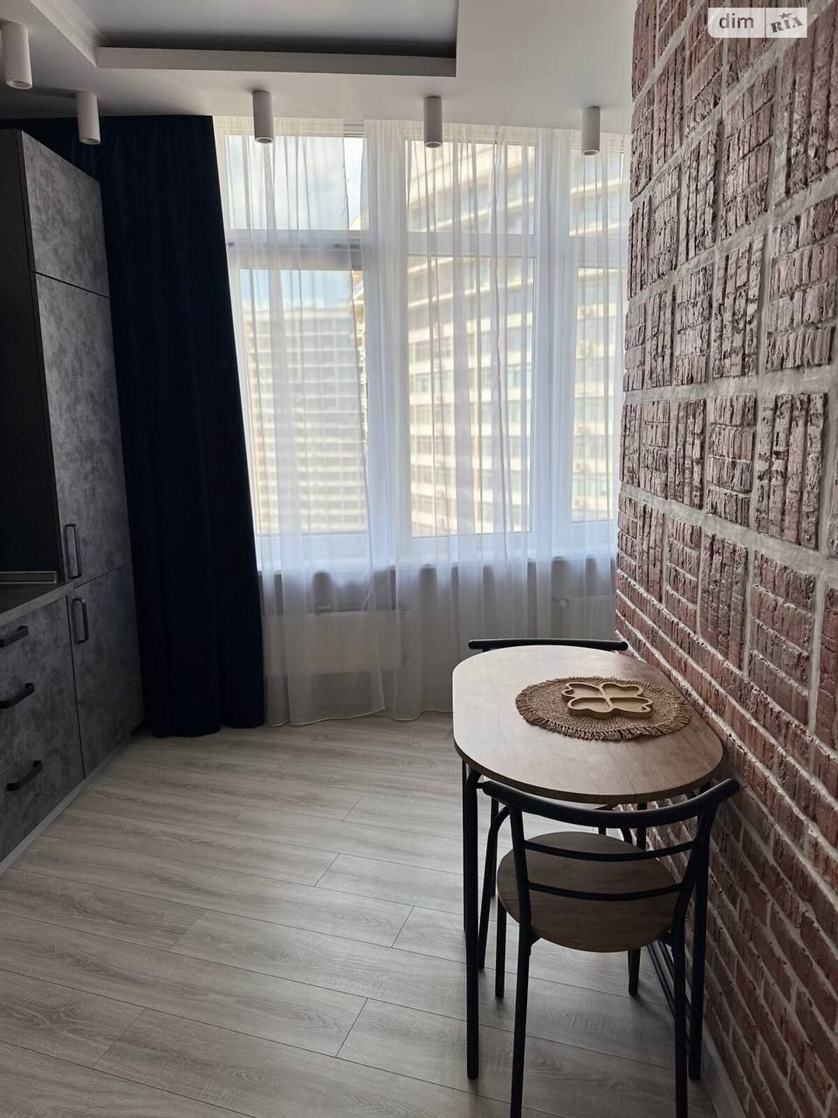 однокімнатна квартира в Одесі, район Приморський, на вул. Валерія Самофалова 16/5 в довготривалу оренду помісячно фото 1