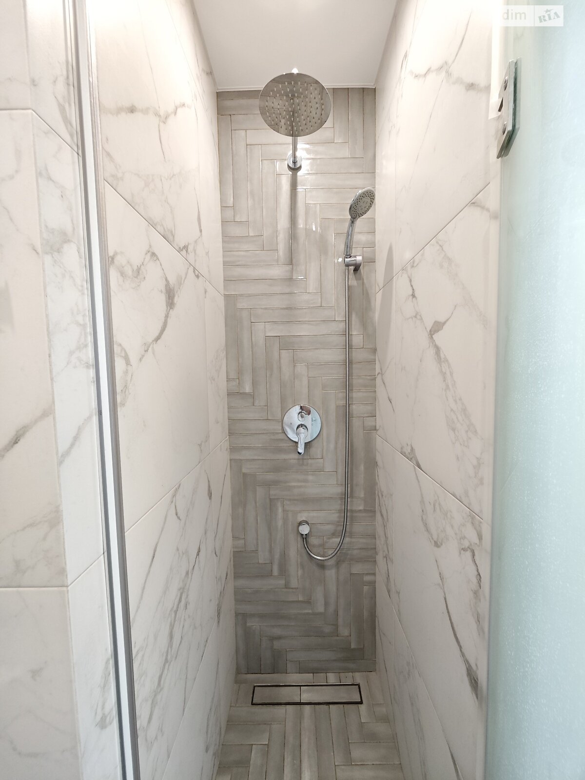 трикімнатна квартира в Одесі, район Приморський, на вул. Валерія Самофалова 16А/5 в довготривалу оренду помісячно фото 1