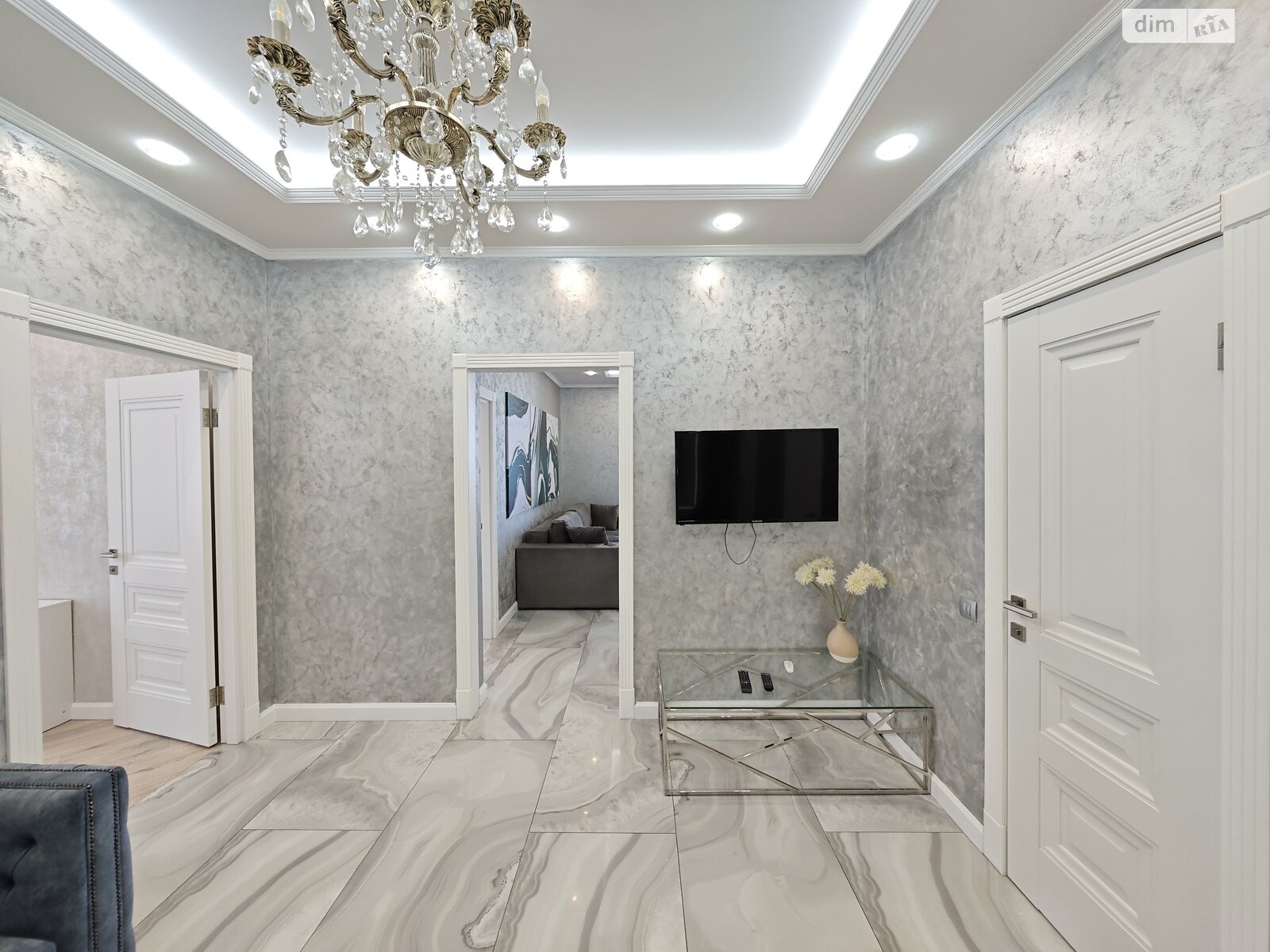 трикімнатна квартира в Одесі, район Приморський, на вул. Валерія Самофалова 16А/5 в довготривалу оренду помісячно фото 1