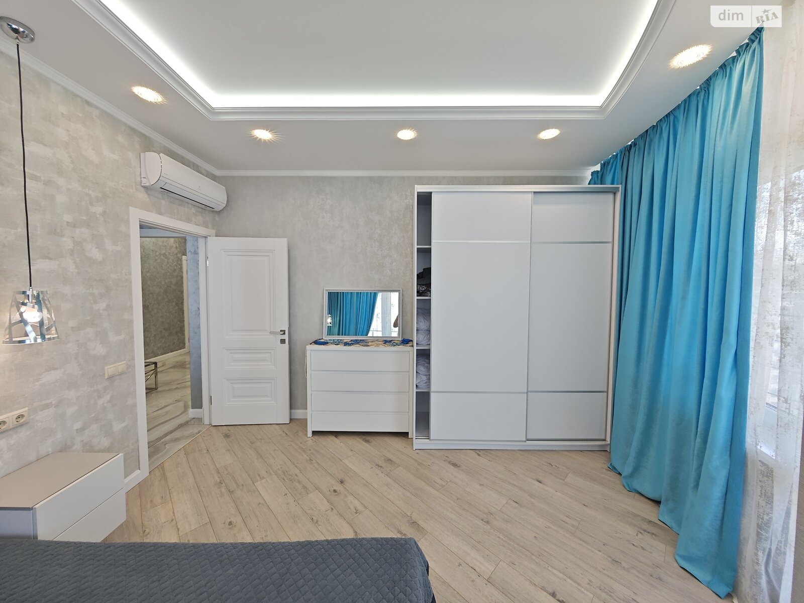 трикімнатна квартира в Одесі, район Приморський, на вул. Валерія Самофалова 16А/5 в довготривалу оренду помісячно фото 1