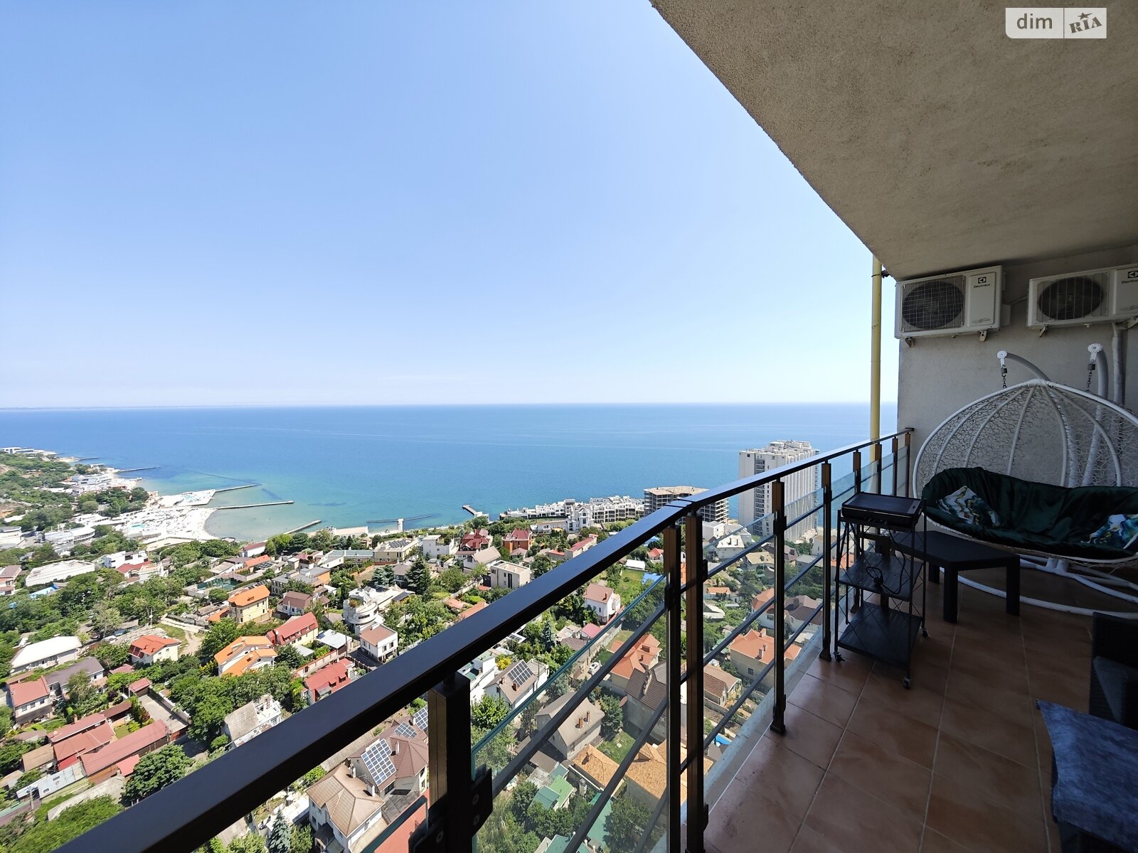 трикімнатна квартира в Одесі, район Приморський, на вул. Валерія Самофалова 16А/5 в довготривалу оренду помісячно фото 1