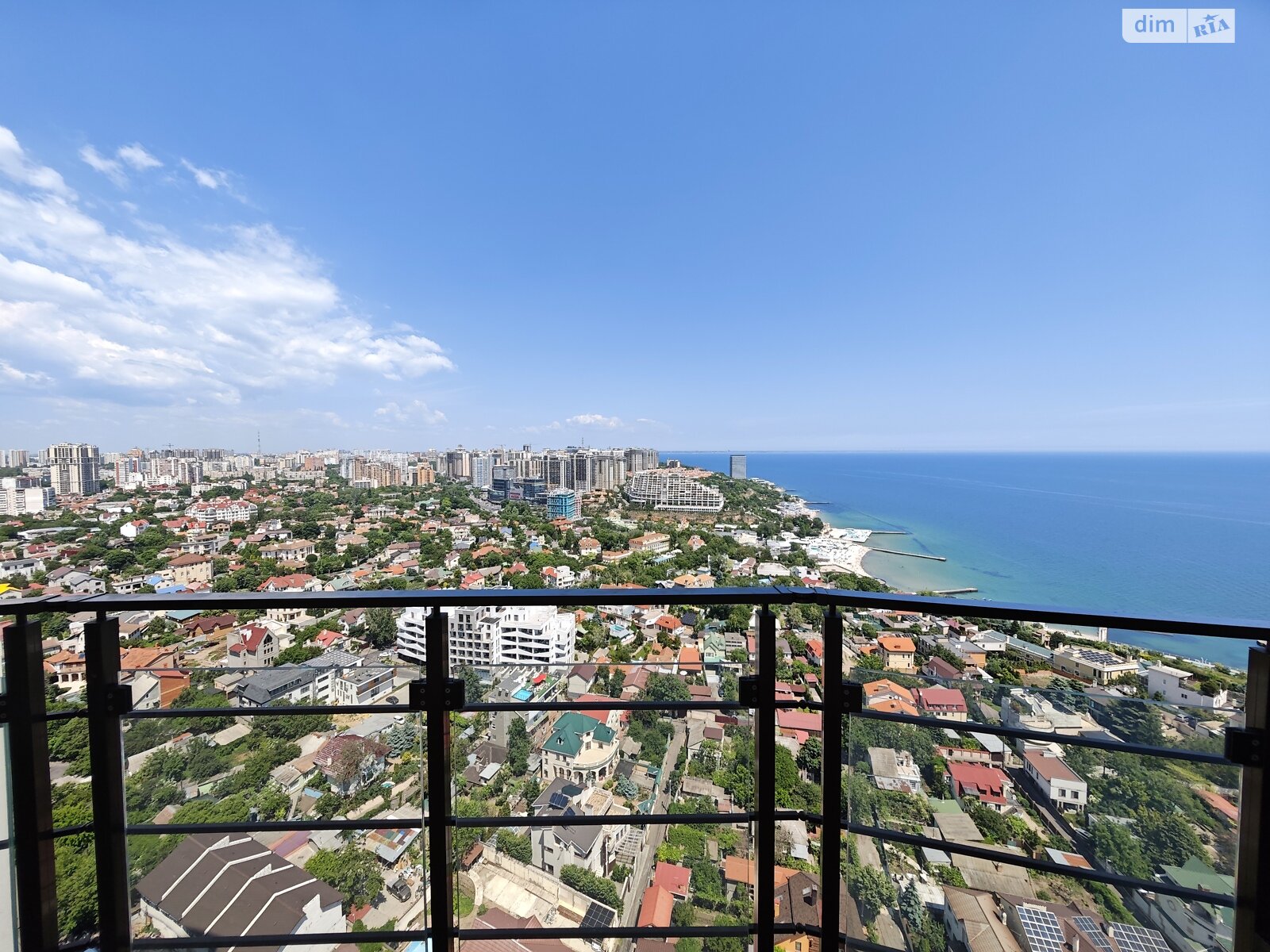 трикімнатна квартира в Одесі, район Приморський, на вул. Валерія Самофалова 16А/5 в довготривалу оренду помісячно фото 1