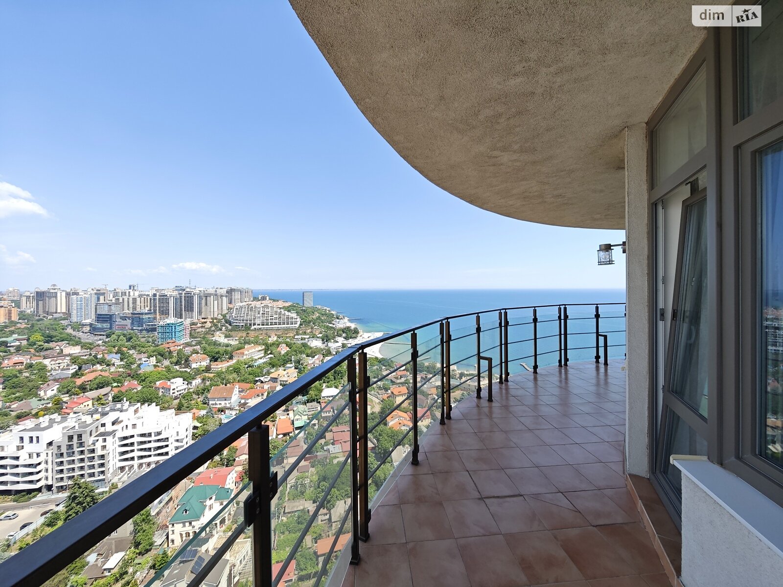 трикімнатна квартира в Одесі, район Приморський, на вул. Валерія Самофалова 16А/5 в довготривалу оренду помісячно фото 1