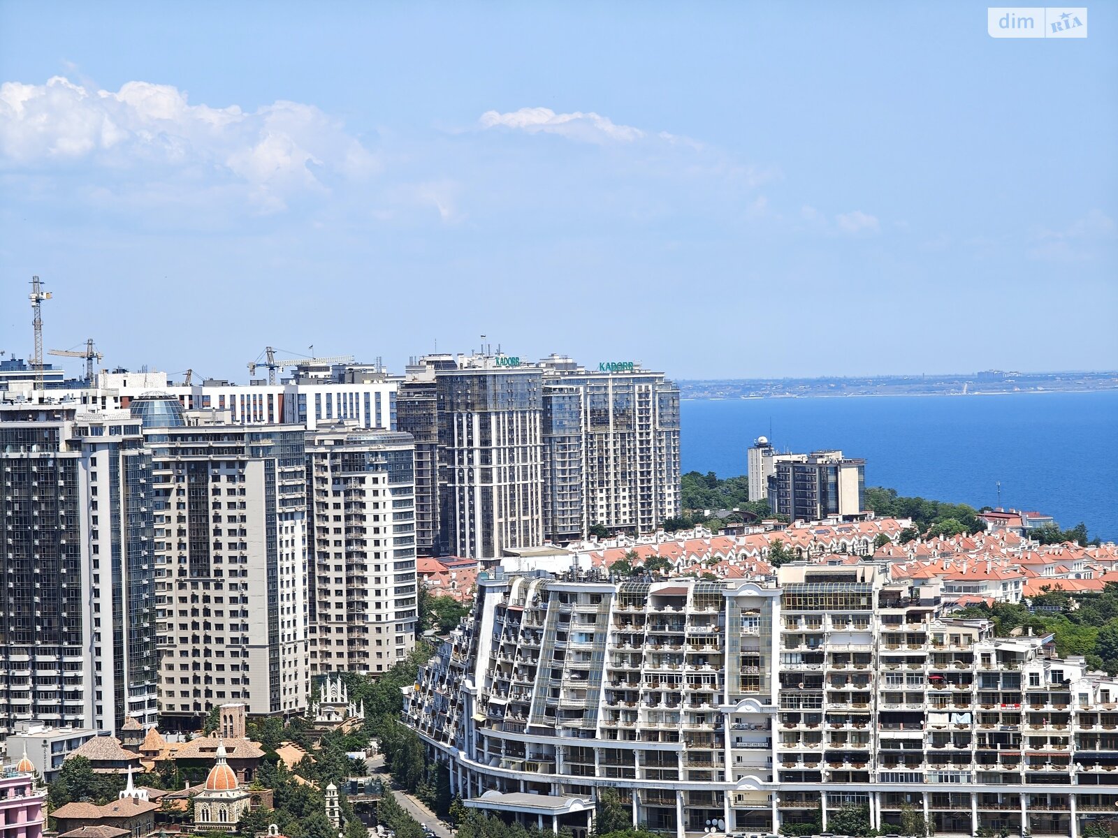 трикімнатна квартира в Одесі, район Приморський, на вул. Валерія Самофалова 16А/5 в довготривалу оренду помісячно фото 1