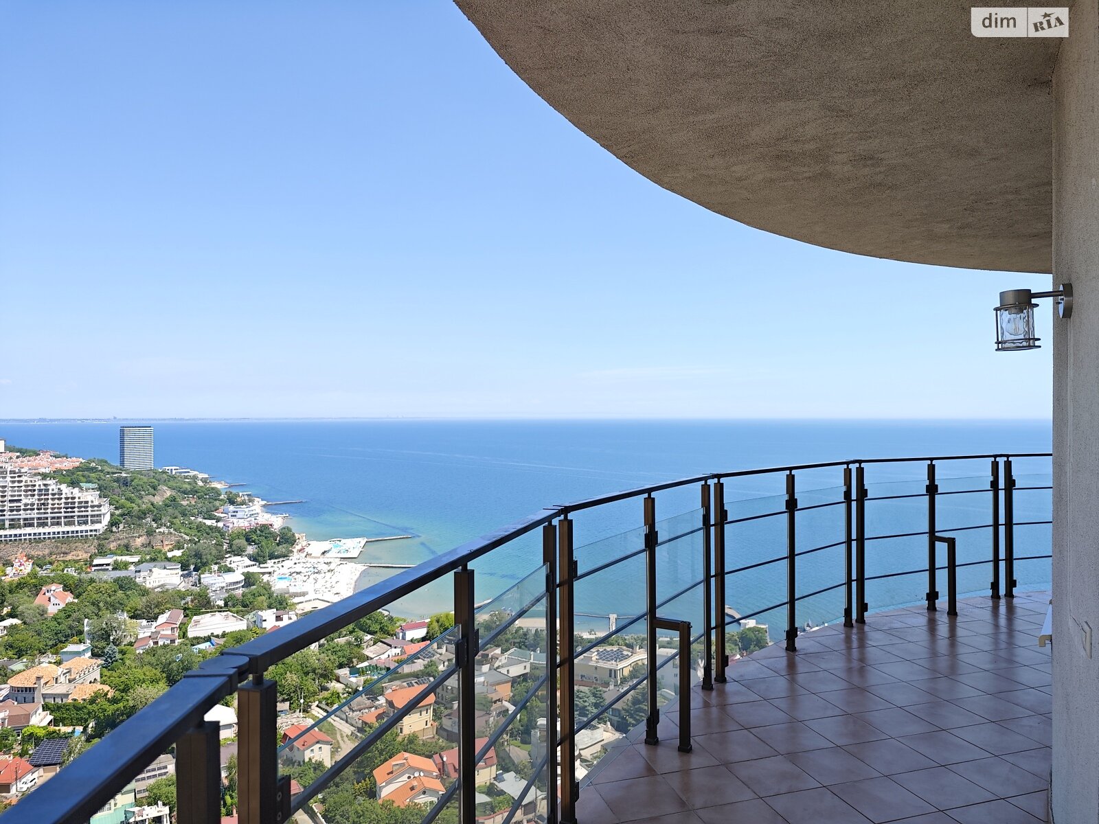 трикімнатна квартира в Одесі, район Приморський, на вул. Валерія Самофалова 16А/5 в довготривалу оренду помісячно фото 1