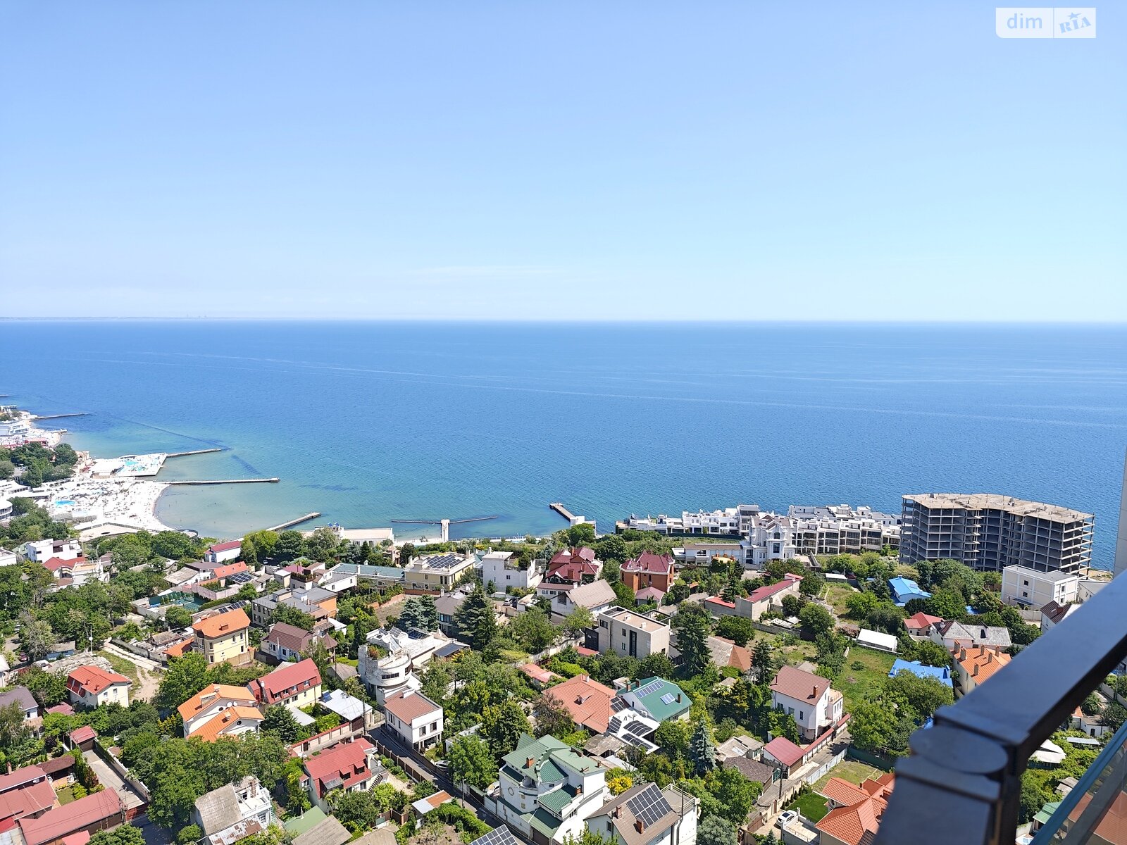 трикімнатна квартира в Одесі, район Приморський, на вул. Валерія Самофалова 16А/5 в довготривалу оренду помісячно фото 1