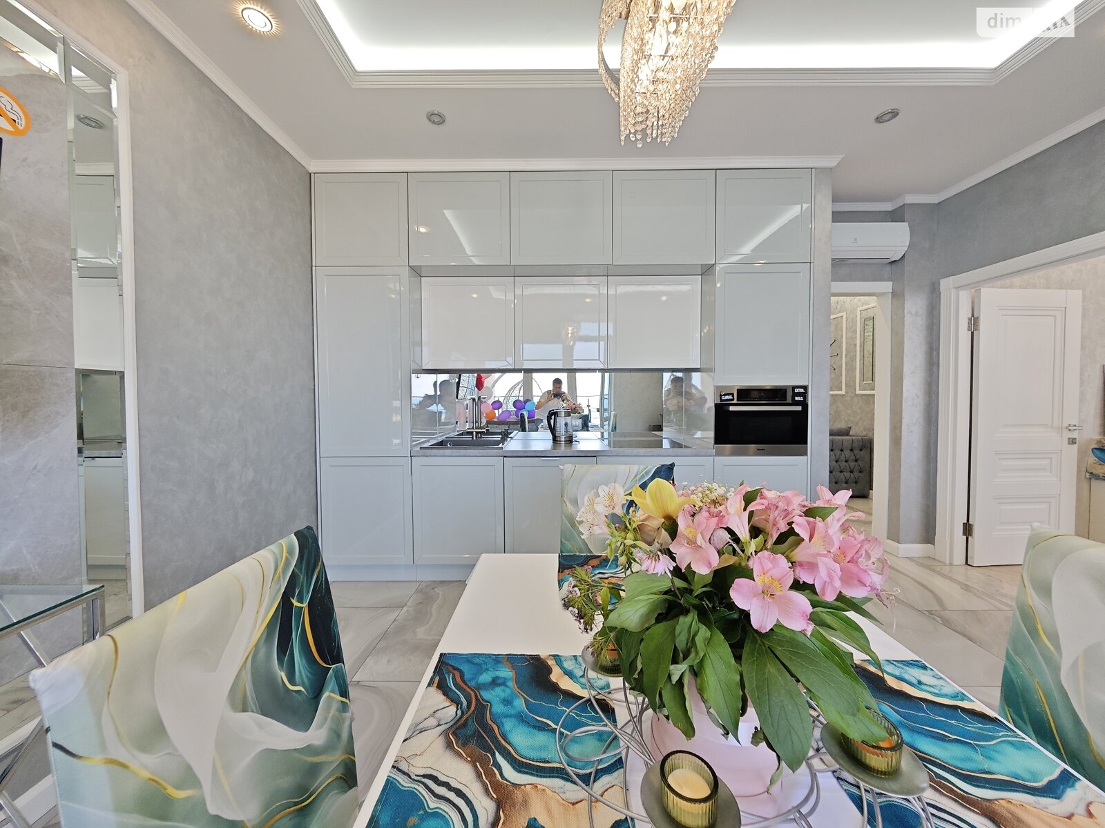 трикімнатна квартира в Одесі, район Приморський, на вул. Валерія Самофалова 16А/5 в довготривалу оренду помісячно фото 1