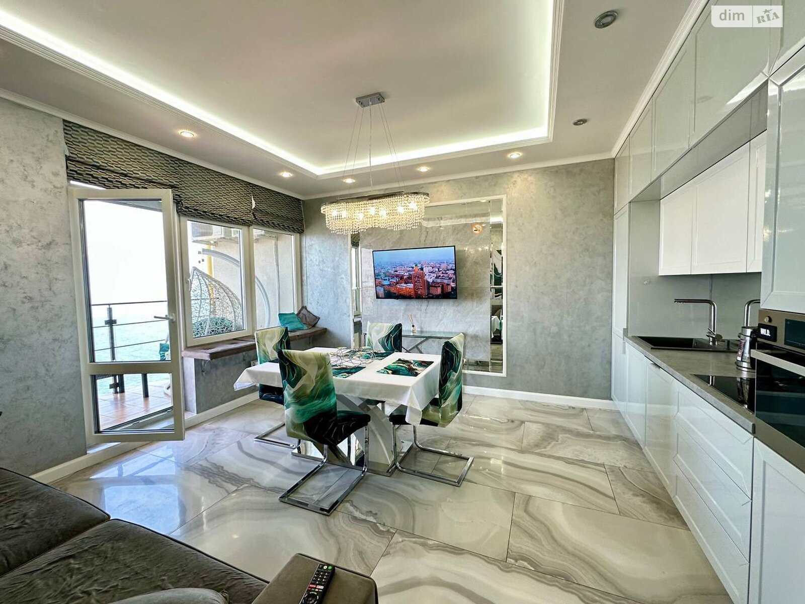 трикімнатна квартира в Одесі, район Приморський, на вул. Валерія Самофалова 16А/5 в довготривалу оренду помісячно фото 1