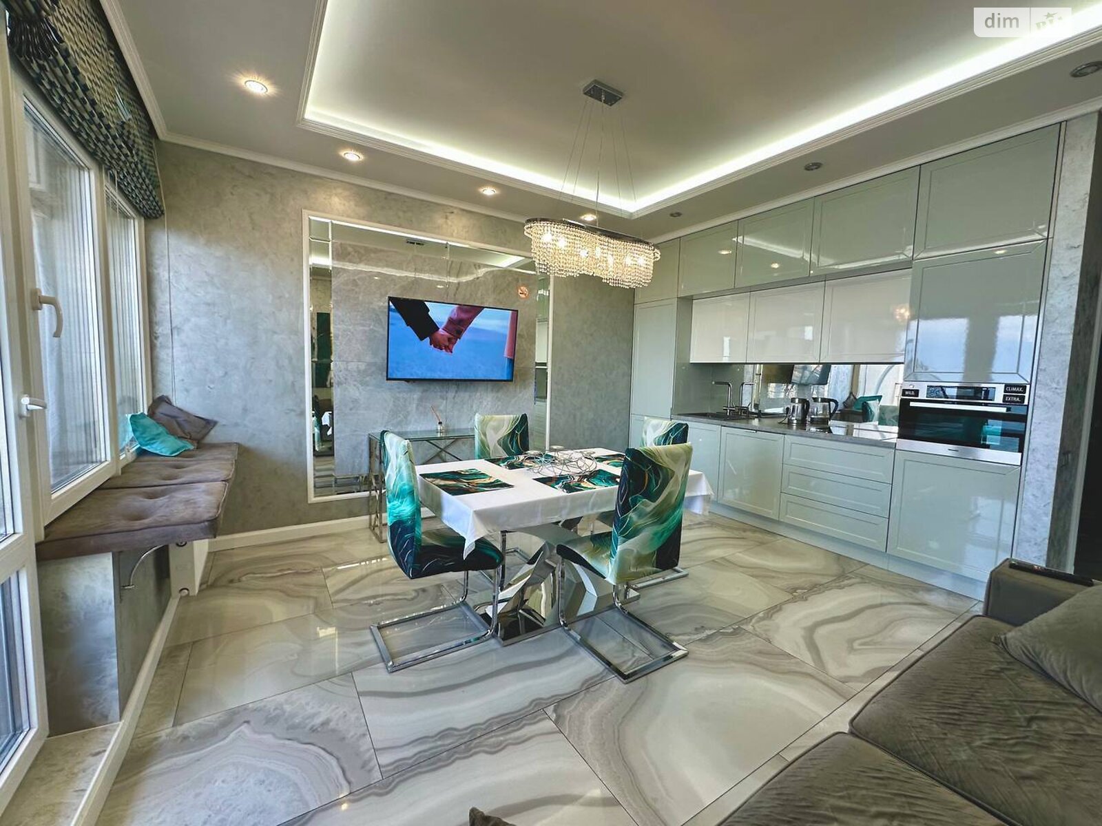 трикімнатна квартира в Одесі, район Приморський, на вул. Валерія Самофалова 16А/5 в довготривалу оренду помісячно фото 1