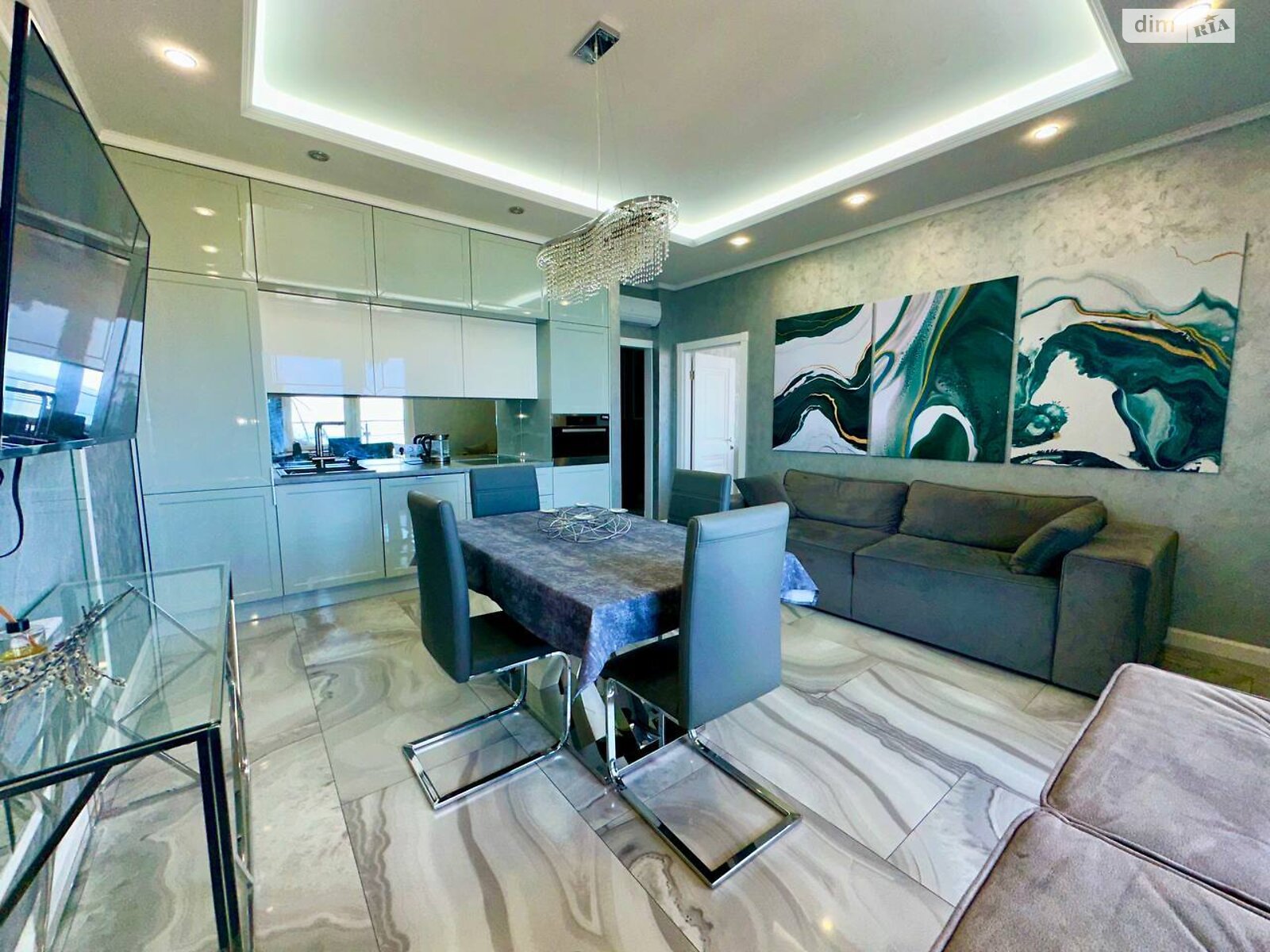 трикімнатна квартира в Одесі, район Приморський, на вул. Валерія Самофалова 16А/5 в довготривалу оренду помісячно фото 1