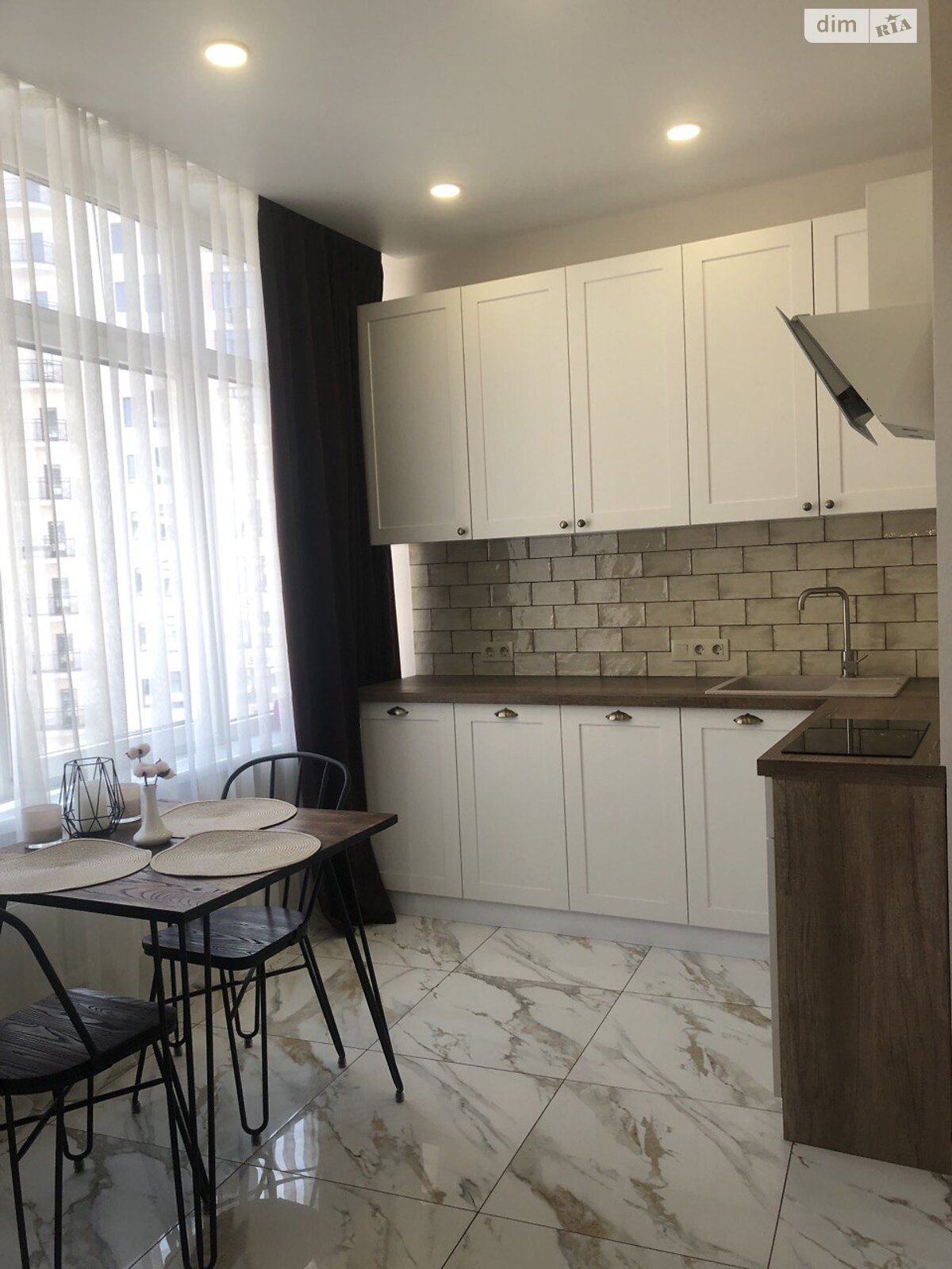 однокімнатна квартира в Одесі, район Приморський, на вул. Валерія Самофалова 16А/4 в довготривалу оренду помісячно фото 1 однокімнатна квартира в Одесі, район Приморський, на вул. Валерія Самофалова 16А/4 в довготривалу оренду помісячно фото 1