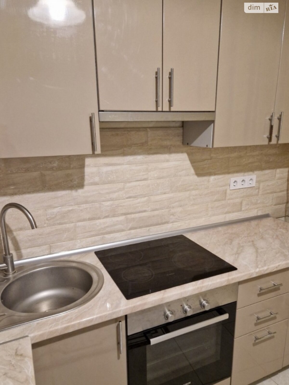 однокімнатна квартира в Одесі, район Приморський, на вул. Валерія Самофалова 16А/2 в довготривалу оренду помісячно фото 1