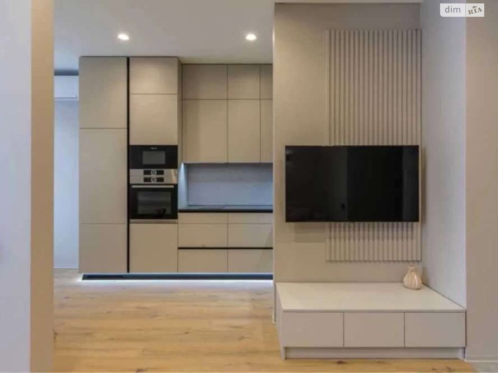 однокомнатная квартира в Одессе, район Приморский, на ул. Валерия Самофалова 16А/1 в аренду на долгий срок помесячно фото 1 однокомнатная квартира в Одессе, район Приморский, на ул. Валерия Самофалова 16А/1 в аренду на долгий срок помесячно фото 1