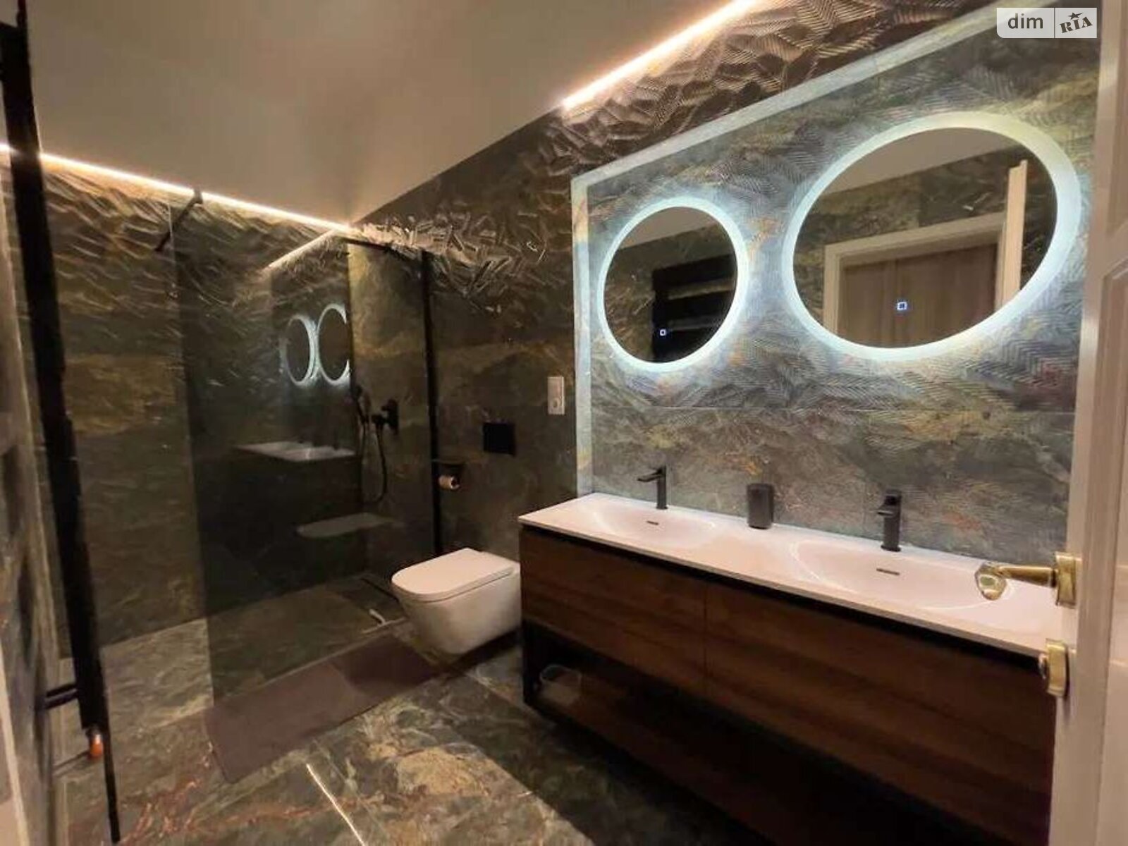 трехкомнатная квартира в Одессе, район Приморский, на ул. Валерия Самофалова 16А/3 в аренду на долгий срок помесячно фото 1 трехкомнатная квартира в Одессе, район Приморский, на ул. Валерия Самофалова 16А/3 в аренду на долгий срок помесячно фото 1