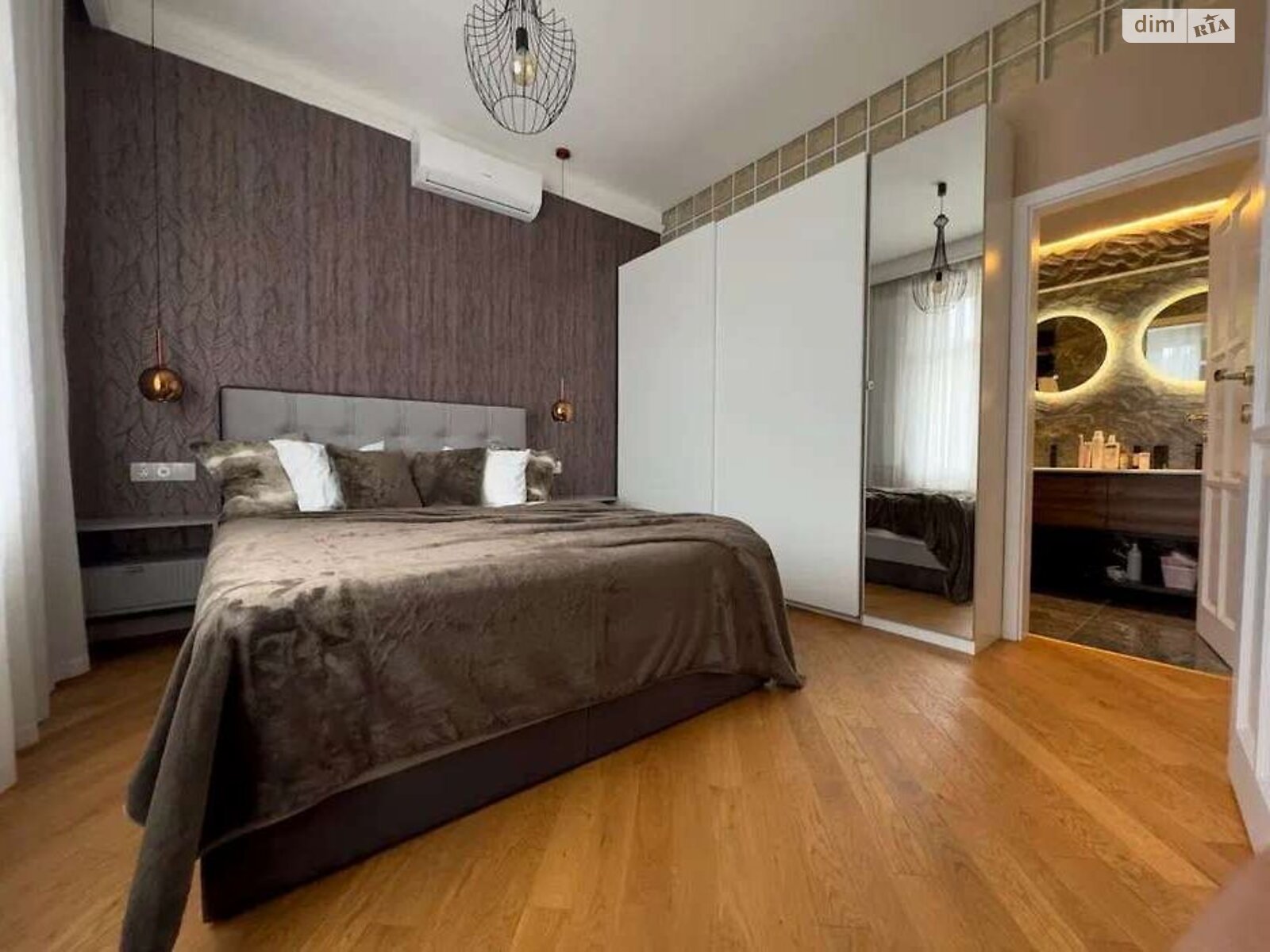 трехкомнатная квартира в Одессе, район Приморский, на ул. Валерия Самофалова 16А/3 в аренду на долгий срок помесячно фото 1 трехкомнатная квартира в Одессе, район Приморский, на ул. Валерия Самофалова 16А/3 в аренду на долгий срок помесячно фото 1