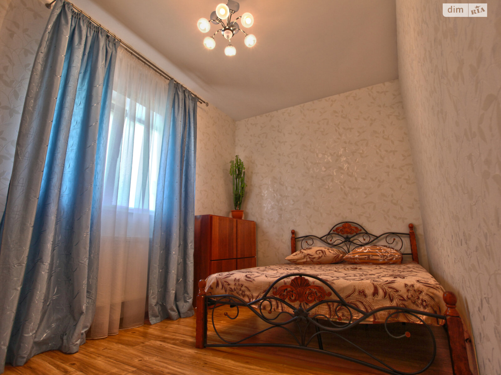 трикімнатна квартира в Одесі, район Приморський, на вул. Вірського 32 в довготривалу оренду помісячно фото 1 трикімнатна квартира в Одесі, район Приморський, на вул. Вірського 32 в довготривалу оренду помісячно фото 1