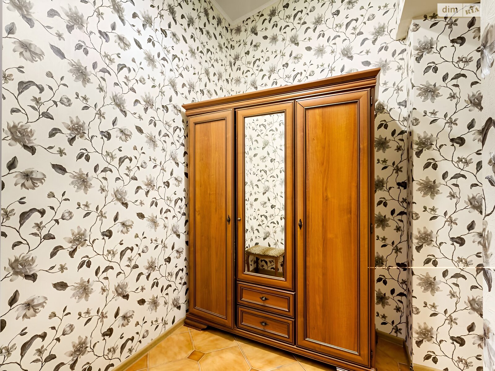 трехкомнатная квартира в Одессе, район Приморский, на пер. Воронцовский 6, кв. 6 в аренду на долгий срок помесячно фото 1 трехкомнатная квартира в Одессе, район Приморский, на пер. Воронцовский 6, кв. 6 в аренду на долгий срок помесячно фото 1