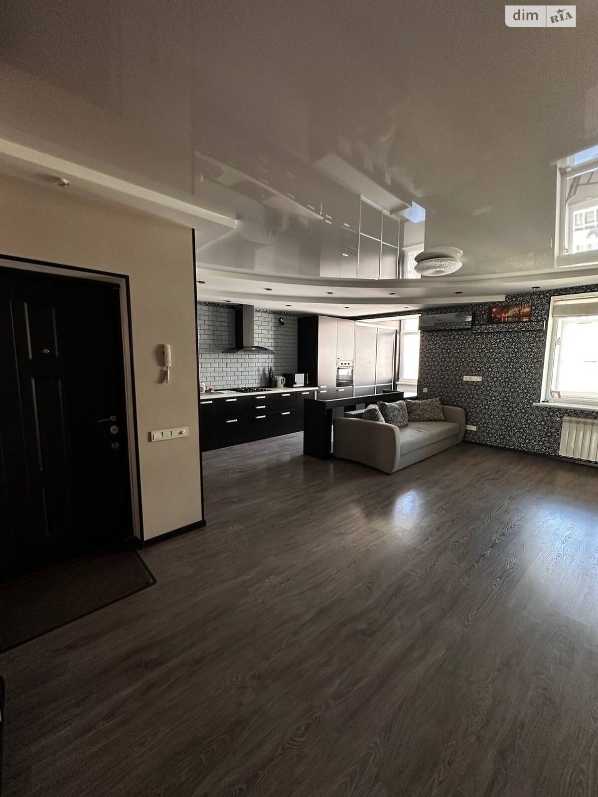 трикімнатна квартира в Одесі, район Приморський, на вул. Зоопаркова 12, кв. 154 в довготривалу оренду помісячно фото 1 трикімнатна квартира в Одесі, район Приморський, на вул. Зоопаркова 12, кв. 154 в довготривалу оренду помісячно фото 1