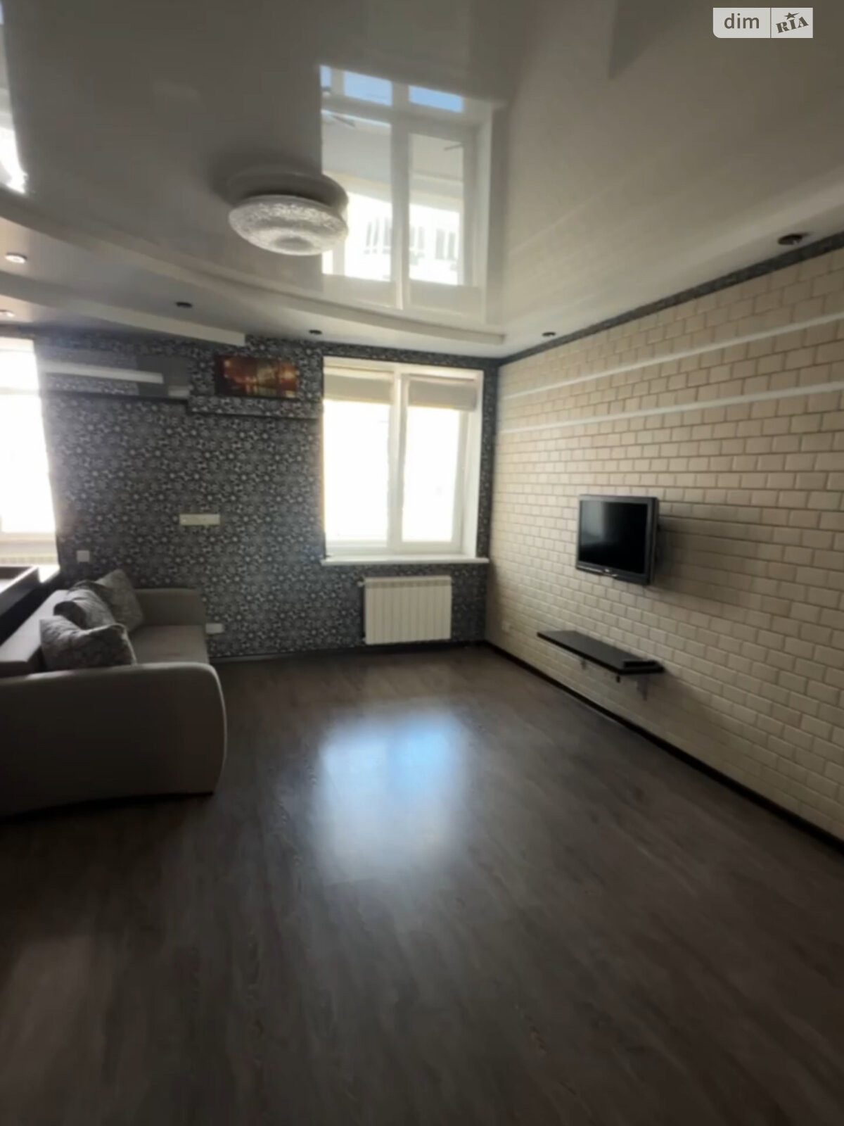 трикімнатна квартира в Одесі, район Приморський, на вул. Зоопаркова 12, кв. 154 в довготривалу оренду помісячно фото 1 трикімнатна квартира в Одесі, район Приморський, на вул. Зоопаркова 12, кв. 154 в довготривалу оренду помісячно фото 1