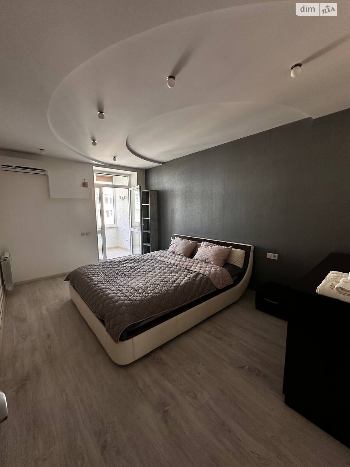 трикімнатна квартира в Одесі, район Приморський, на вул. Зоопаркова 12, кв. 154 в довготривалу оренду помісячно фото 1 трикімнатна квартира в Одесі, район Приморський, на вул. Зоопаркова 12, кв. 154 в довготривалу оренду помісячно фото 1