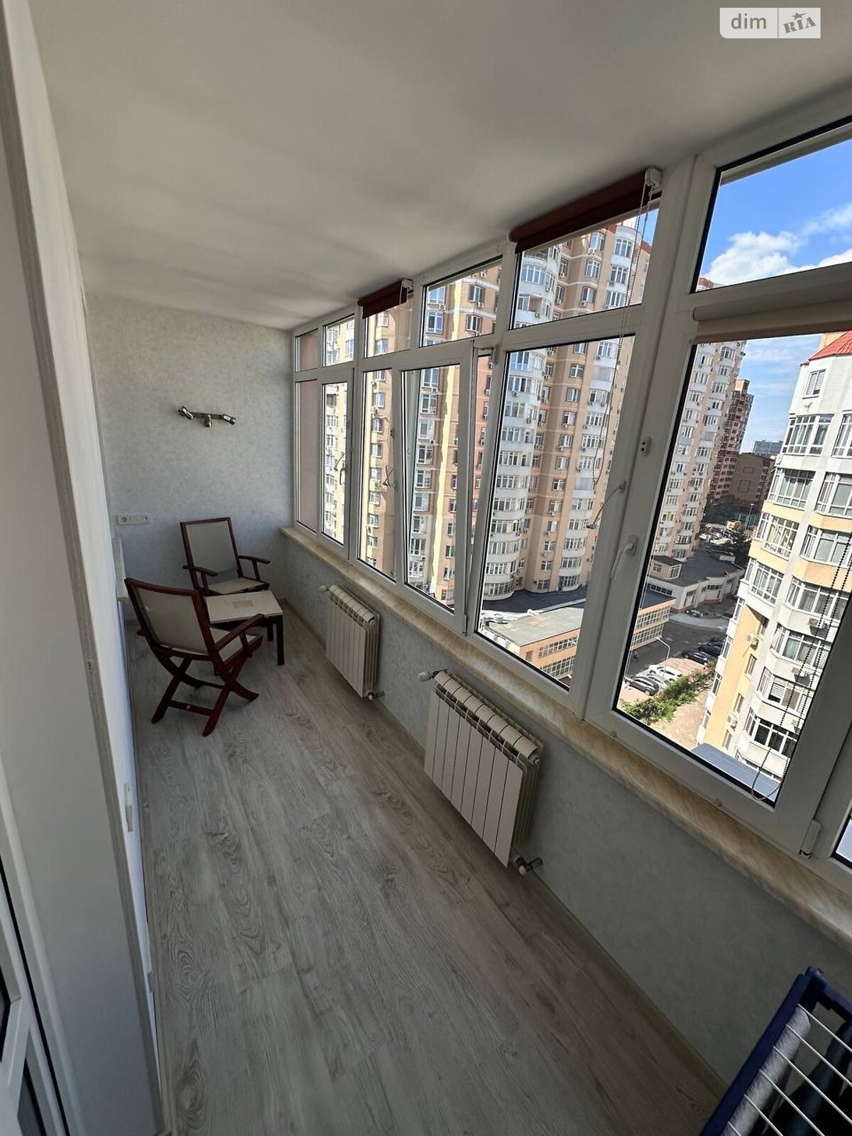 трикімнатна квартира в Одесі, район Приморський, на вул. Зоопаркова 12, кв. 154 в довготривалу оренду помісячно фото 1 трикімнатна квартира в Одесі, район Приморський, на вул. Зоопаркова 12, кв. 154 в довготривалу оренду помісячно фото 1