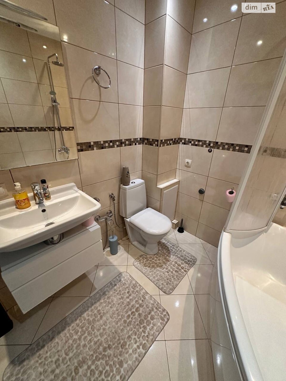 трикімнатна квартира в Одесі, район Приморський, на вул. Зоопаркова 12, кв. 154 в довготривалу оренду помісячно фото 1 трикімнатна квартира в Одесі, район Приморський, на вул. Зоопаркова 12, кв. 154 в довготривалу оренду помісячно фото 1