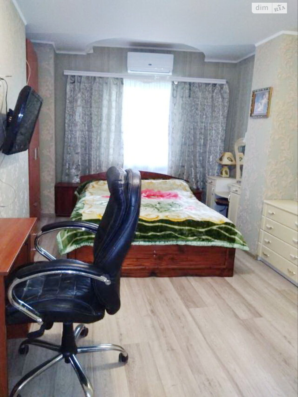 трехкомнатная квартира в Одессе, район Приморский, на ул. Пантелеймоновская в аренду на долгий срок помесячно фото 1