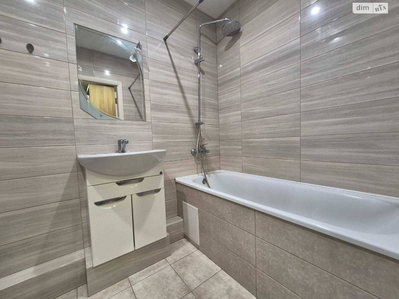 однокімнатна квартира в Одесі, район Сахалінчик, на вул. Басейна 6А в довготривалу оренду помісячно фото 1