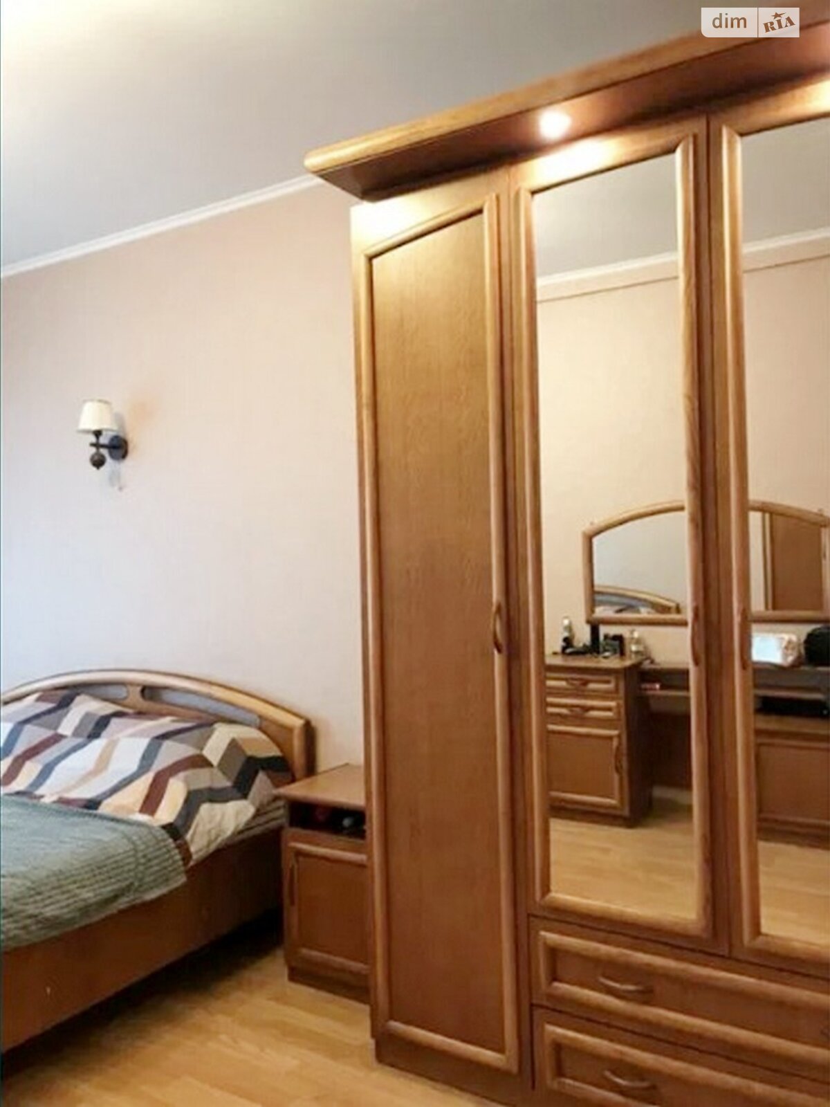трехкомнатная квартира с ремонтом в Одессе, район Слободка, на ул. Балковская в аренду на долгий срок помесячно фото 1 трехкомнатная квартира с ремонтом в Одессе, район Слободка, на ул. Балковская в аренду на долгий срок помесячно фото 1