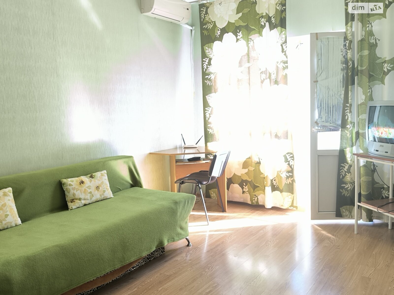 однокімнатна квартира в Одесі, район Слободка, на вул. Романтиків 25 в довготривалу оренду помісячно фото 1