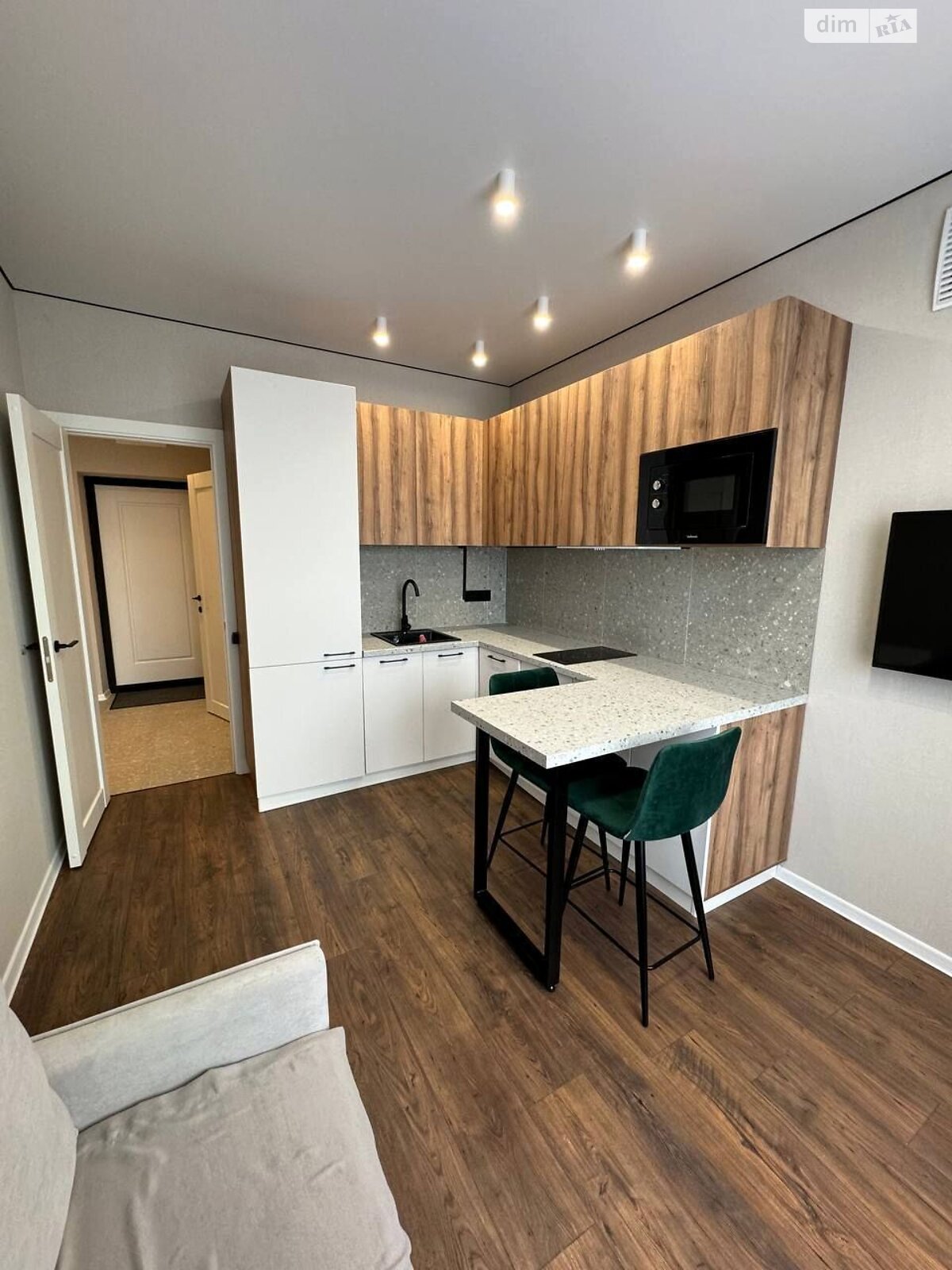 двухкомнатная квартира в Одессе, район Слободка, на ул. Виталия Нестеренко 1Б в аренду на долгий срок помесячно фото 1 двухкомнатная квартира в Одессе, район Слободка, на ул. Виталия Нестеренко 1Б в аренду на долгий срок помесячно фото 1