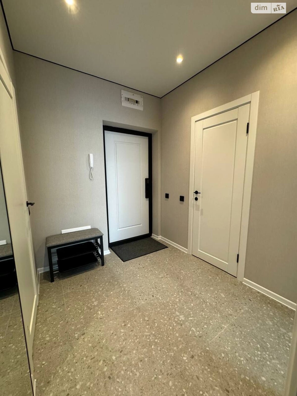 двухкомнатная квартира в Одессе, район Слободка, на ул. Виталия Нестеренко 1Б в аренду на долгий срок помесячно фото 1 двухкомнатная квартира в Одессе, район Слободка, на ул. Виталия Нестеренко 1Б в аренду на долгий срок помесячно фото 1