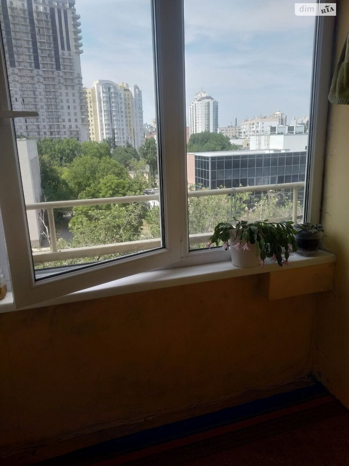 трикімнатна квартира в Одесі, район Середній Фонтан, на вул. Черняховського 1 в довготривалу оренду помісячно фото 1