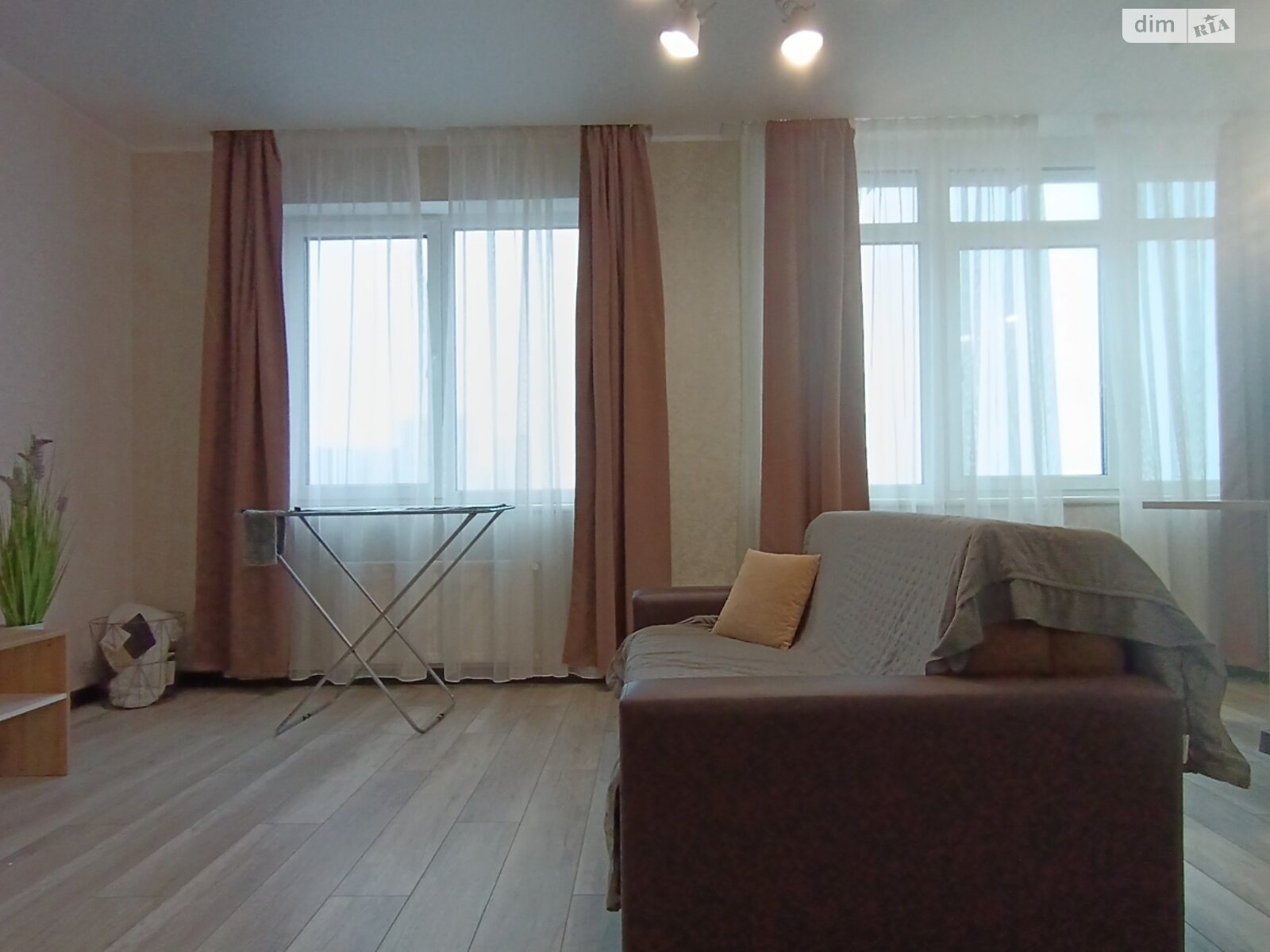 однокімнатна квартира в Одесі, район Середній Фонтан, на дор. Фонтанська 58/1 в довготривалу оренду помісячно фото 1