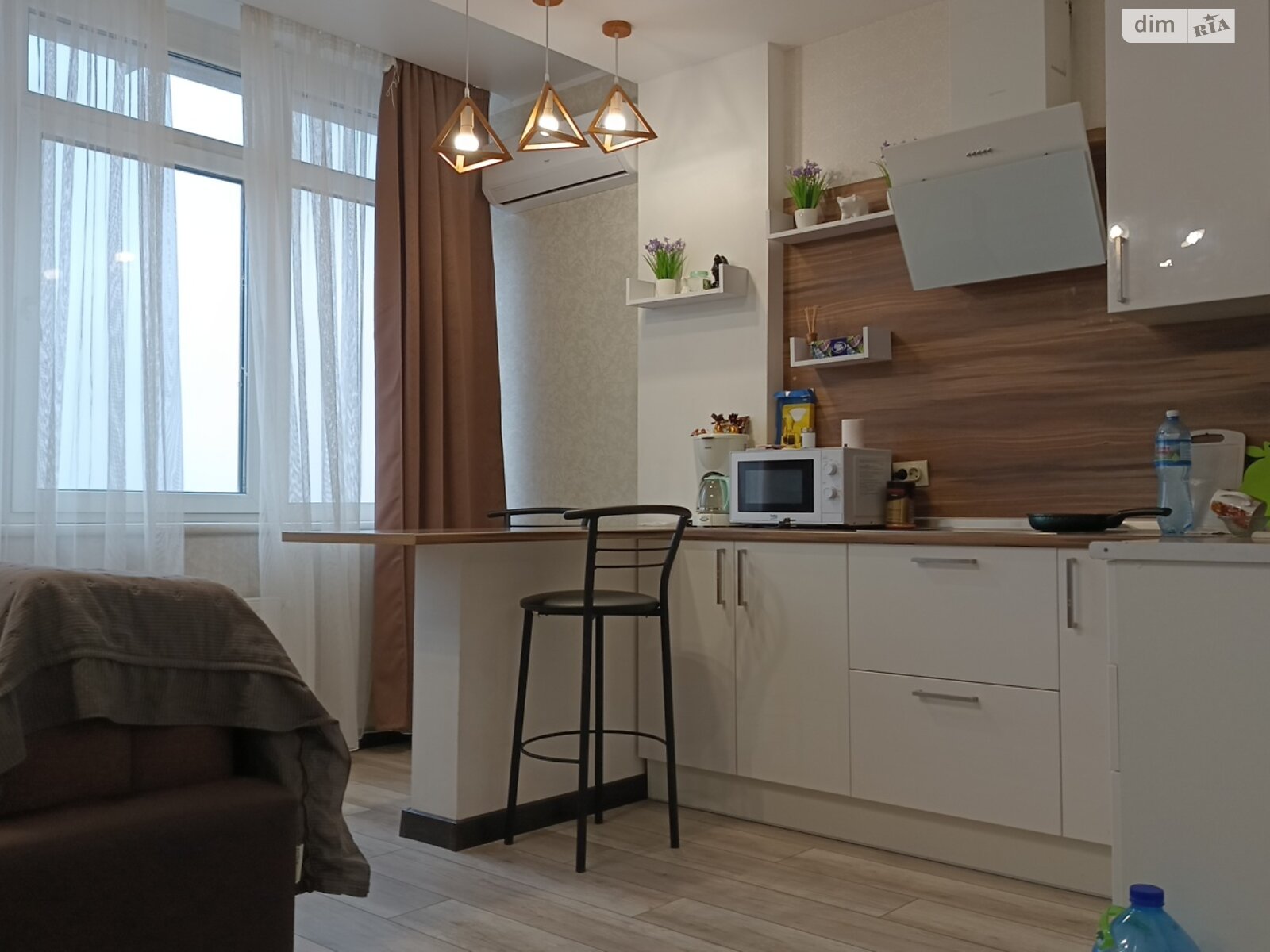 однокімнатна квартира в Одесі, район Середній Фонтан, на дор. Фонтанська 58/1 в довготривалу оренду помісячно фото 1