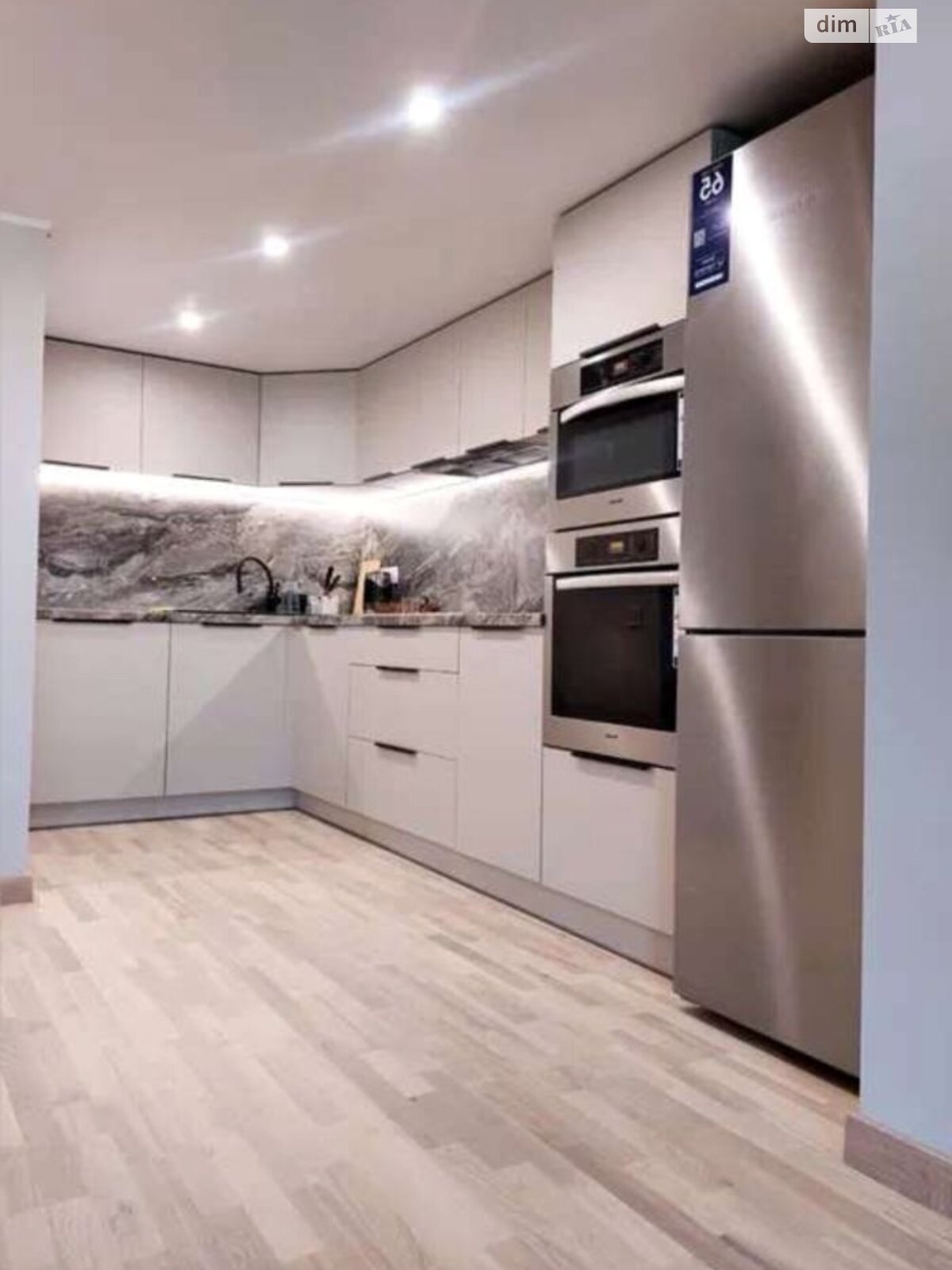 трехкомнатная квартира в Одессе, район Средний Фонтан, на ул. Одесской громады 7 в аренду на долгий срок помесячно фото 1