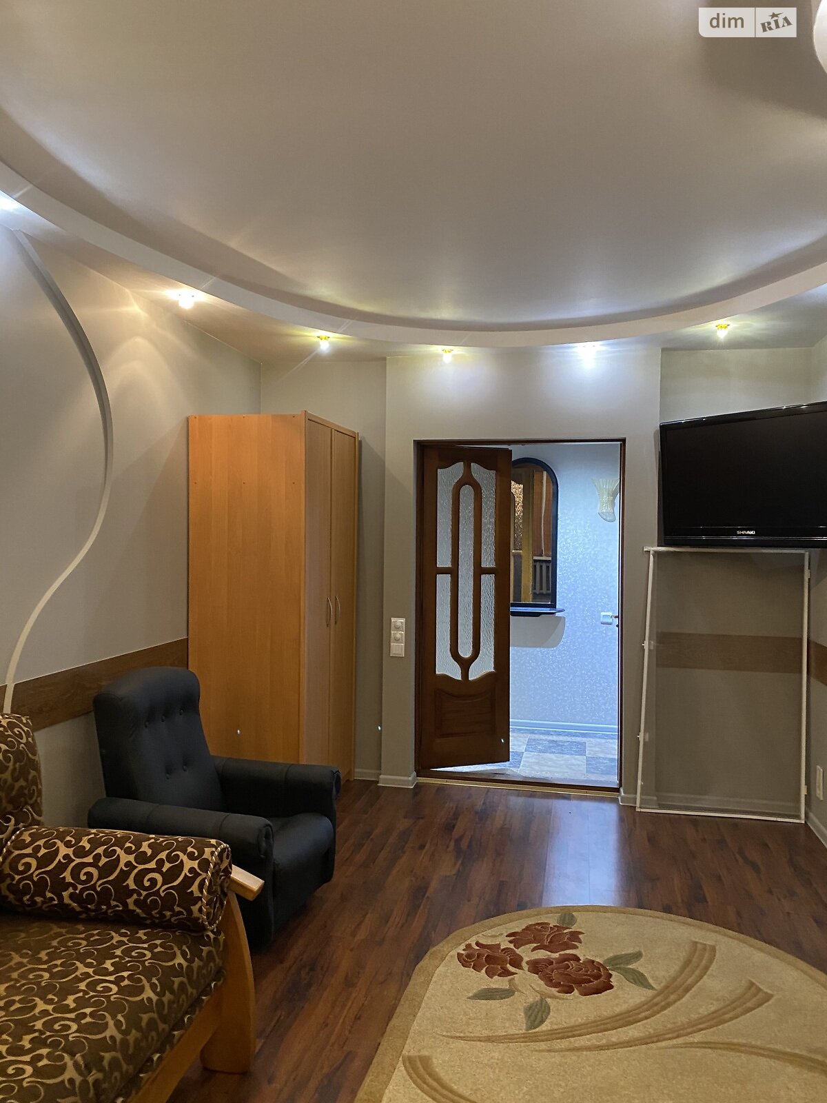 трехкомнатная квартира в Одессе, район Таирова, на ул. Евгения Чикаленко 63А в аренду на долгий срок помесячно фото 1